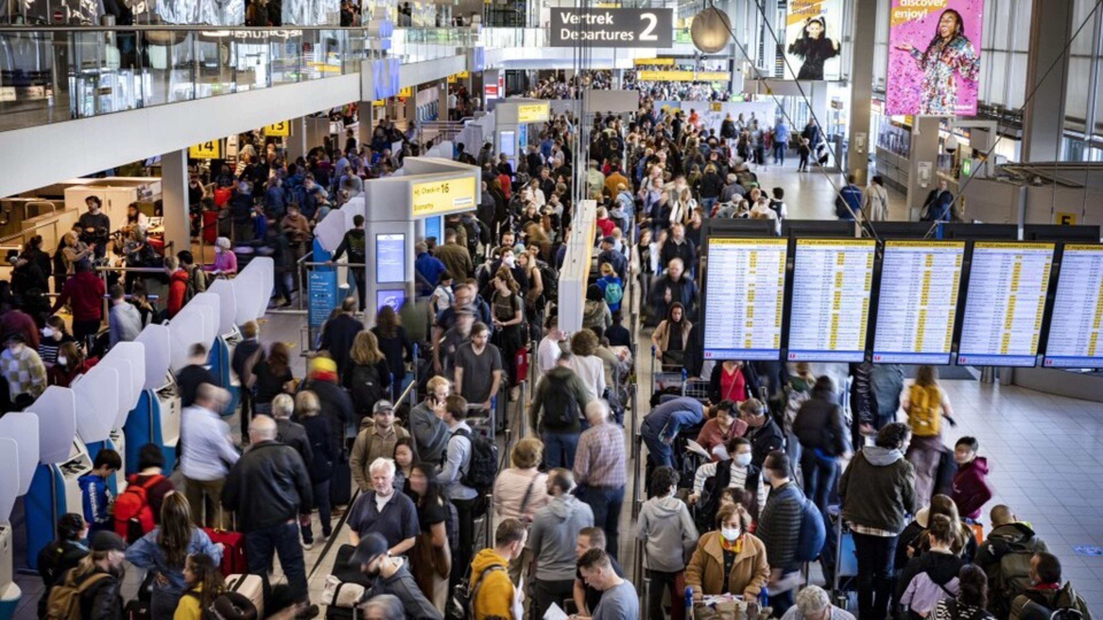 Schiphol considers handling assistance for passengers with disabilities itself
