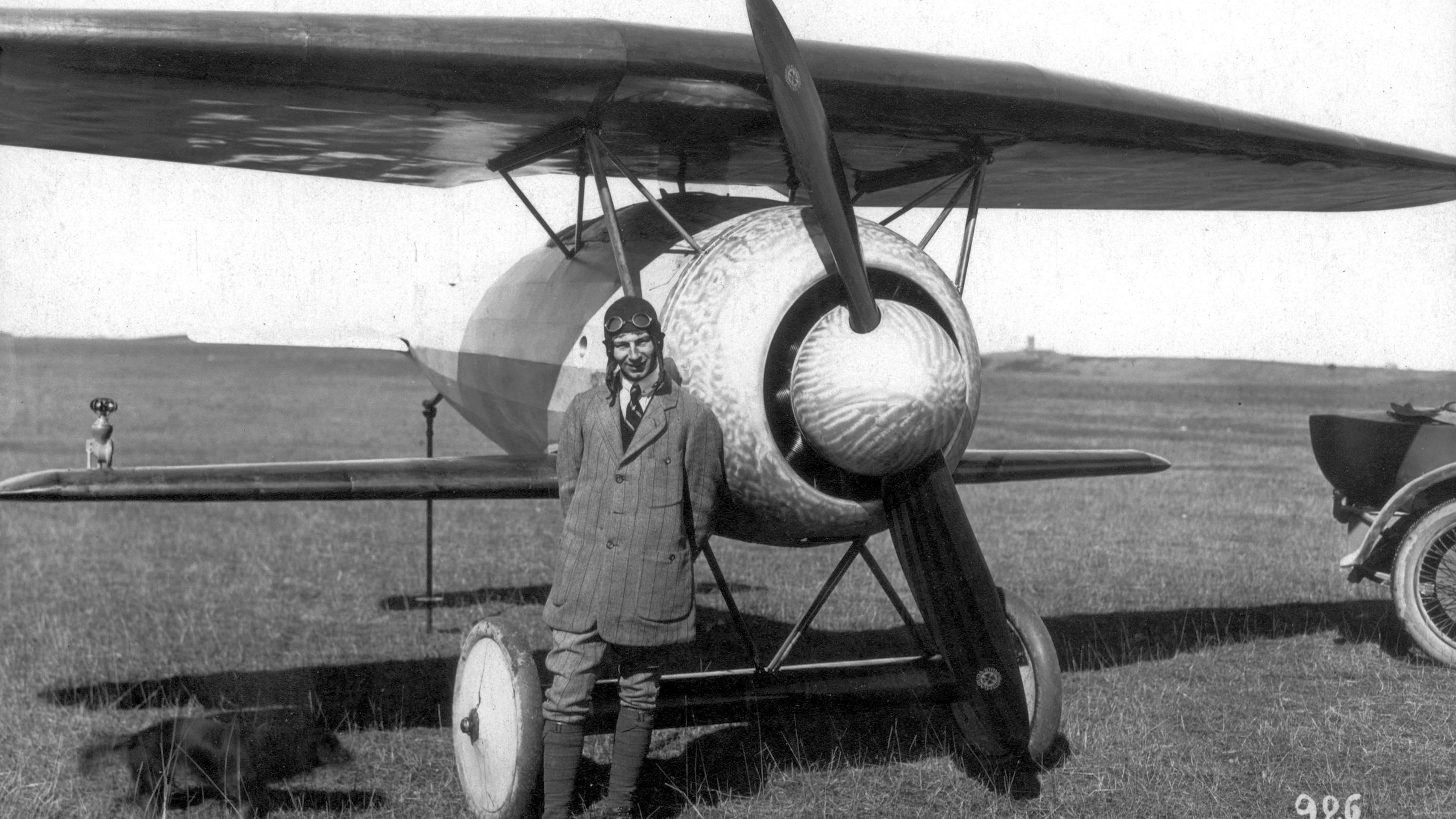 Haarlemse pensionado is blij dat zijn Fokker-collectie nu ‘voor eeuwig ...