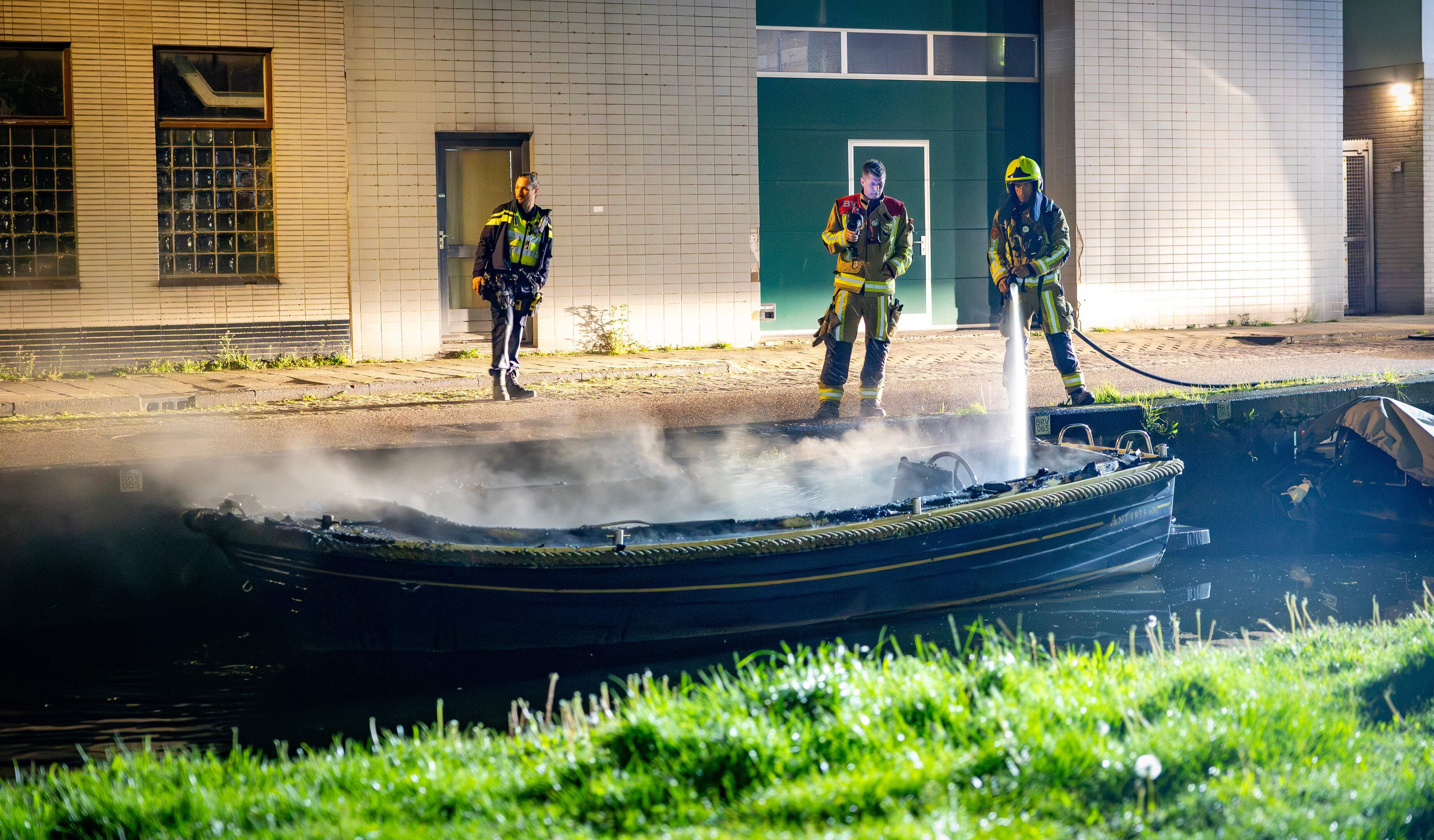 Local residents concerned by boat fires in Brouwersvaart. 'Can camera surveillance be installed here?'