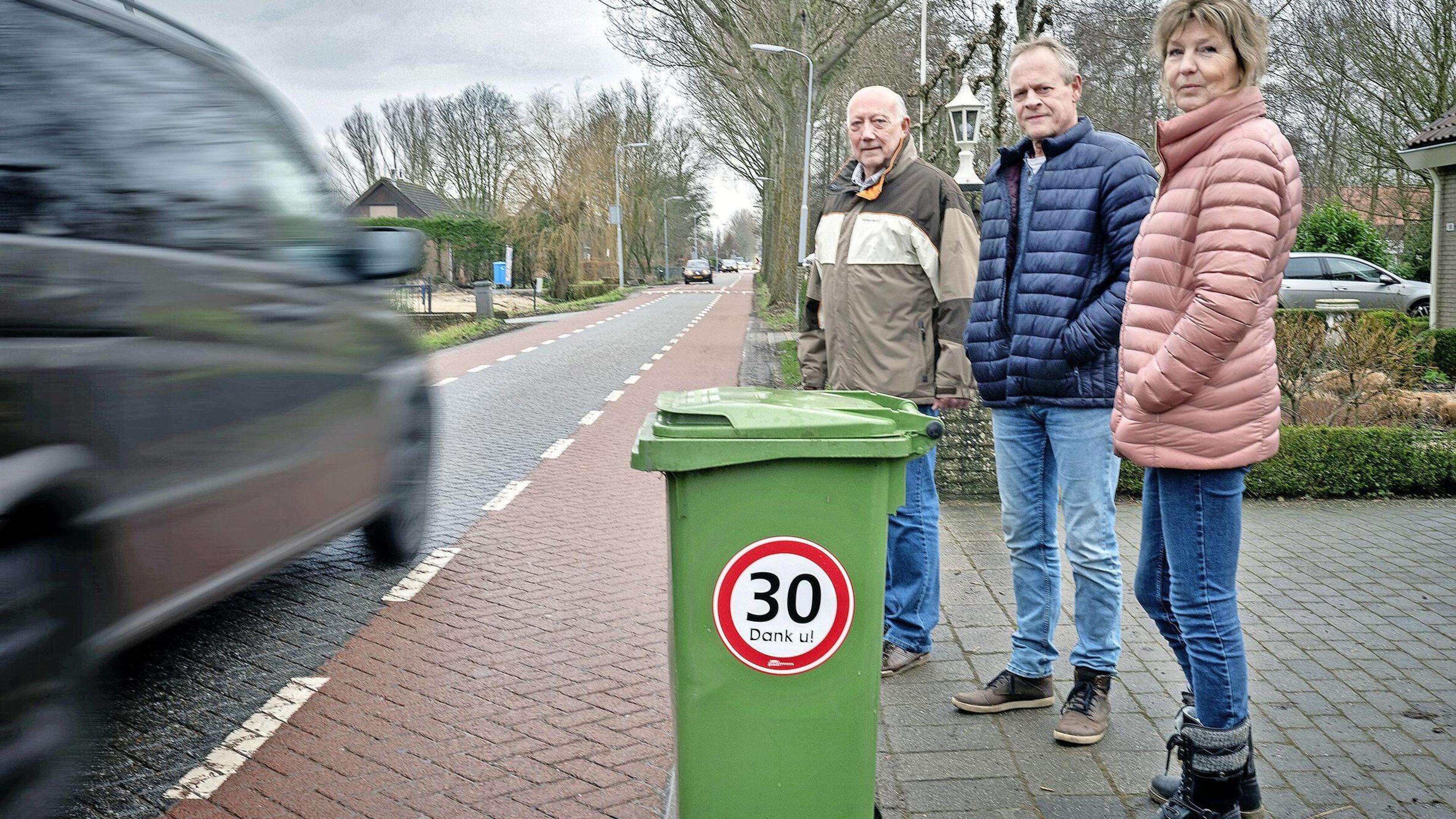 Weer een kat doodgereden. Bewoners Spieringweg zijn hardrijders in Zwaanshoek goed zat