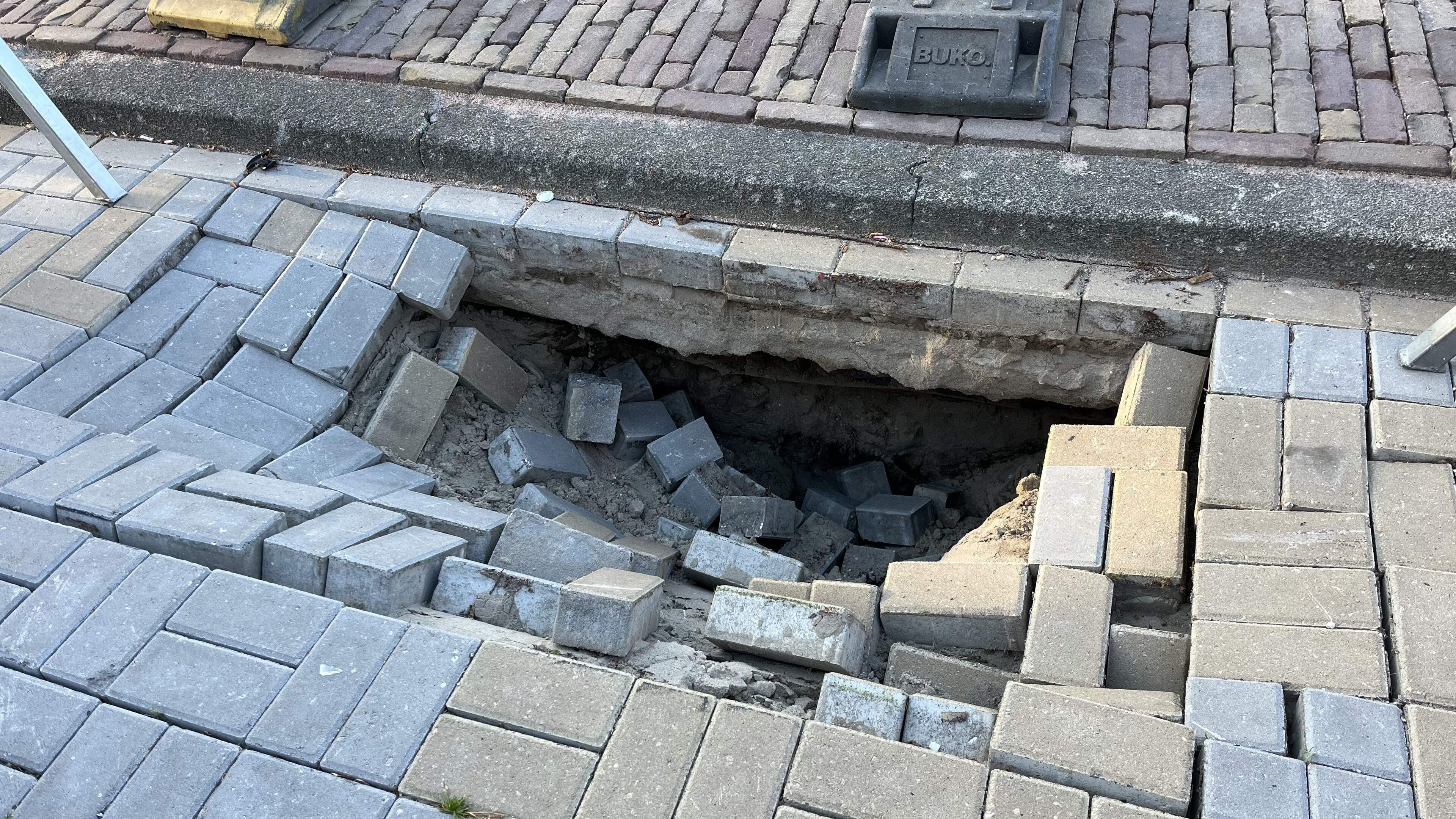 Leaking sheet piling causes another sinkhole at Donkere Spaarne: 'This is major'