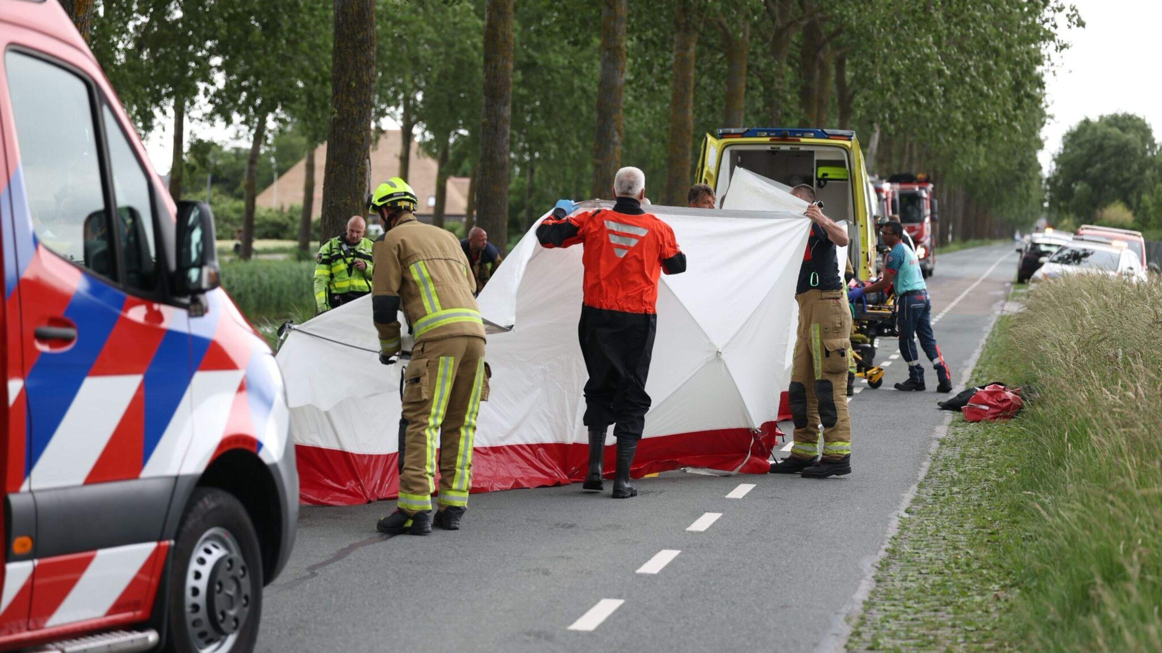 Car in water after serious accident involving motorcycle on N520 in Nieuw-Vennep