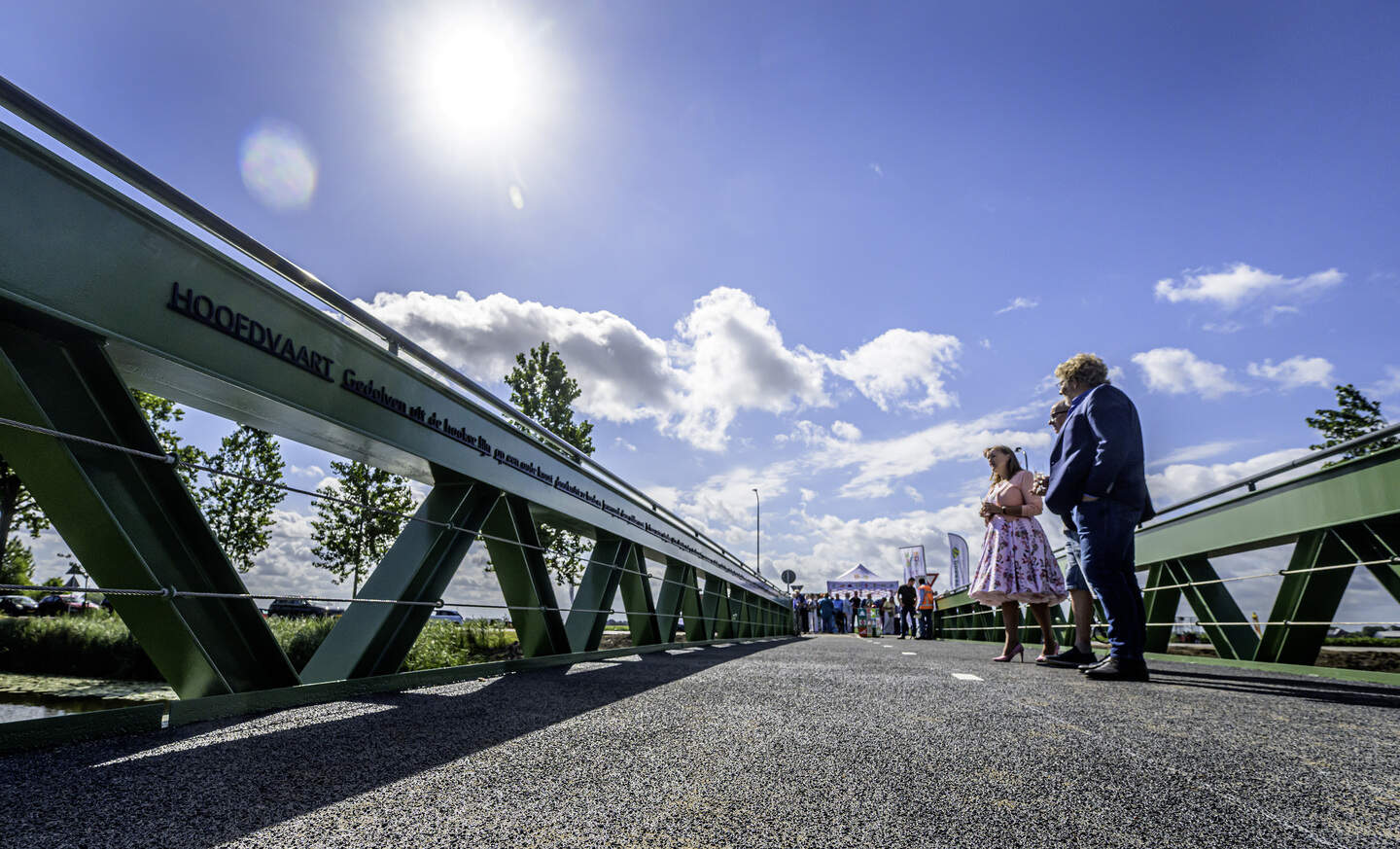 Opening fietsbrug door wethouder Marja Ruigrok en Polderdichter Leo Richardson.  