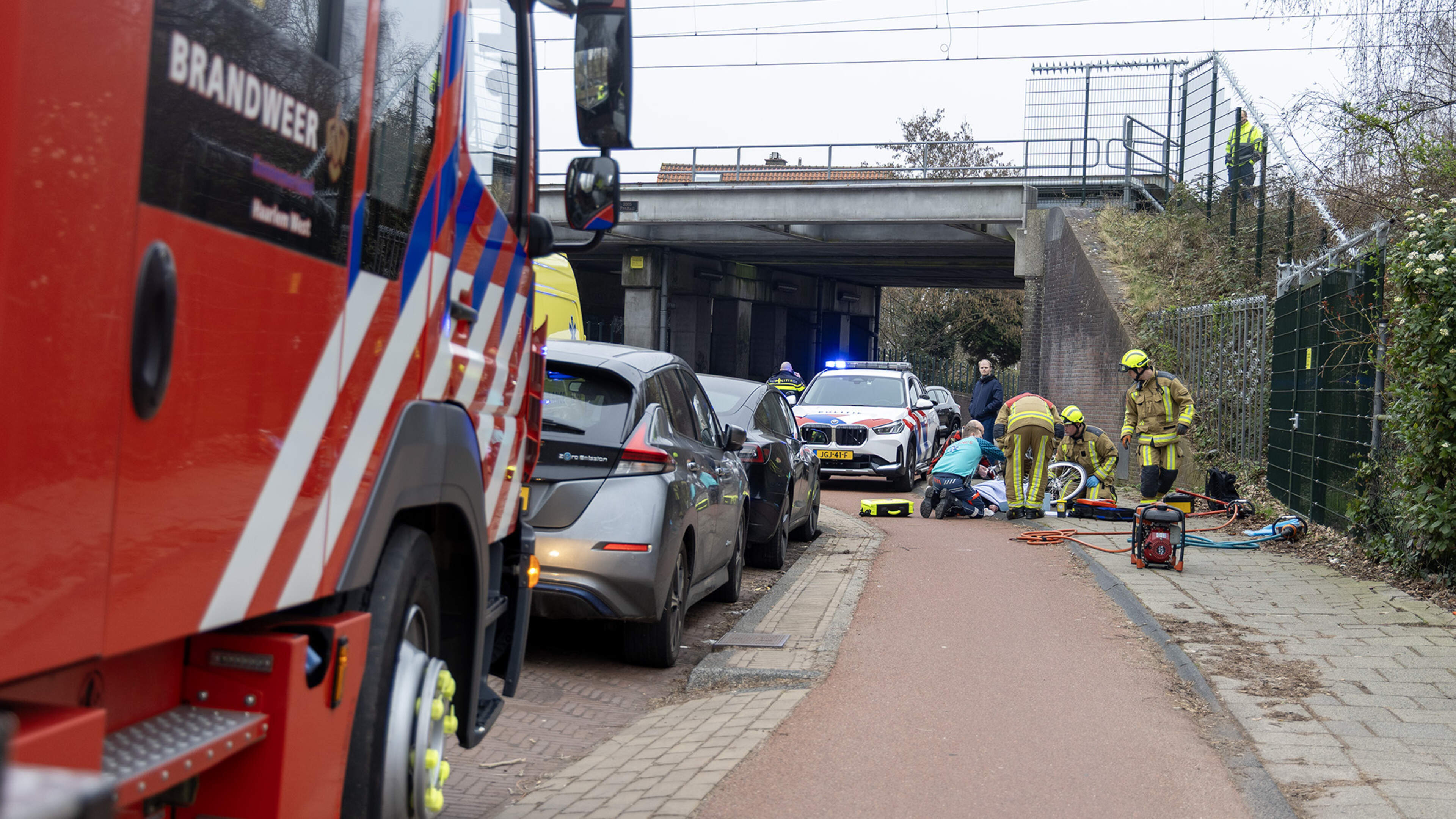 Girl on bike with foot trapped in Haarlem accident freed after half an hour and hospitalized