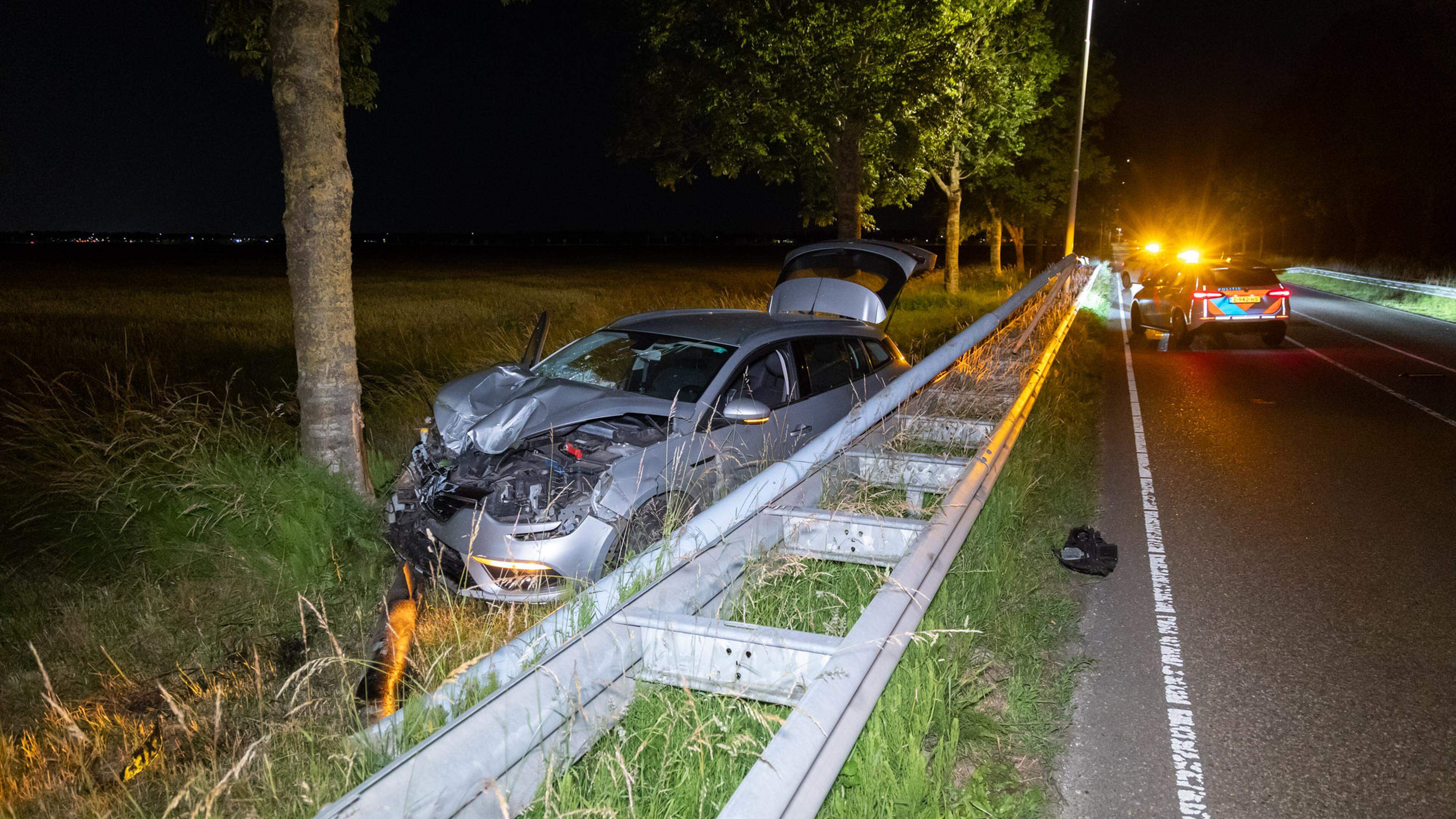 Automobilist met spoed naar het ziekenhuis na ongeval in Nieuw-Vennep
