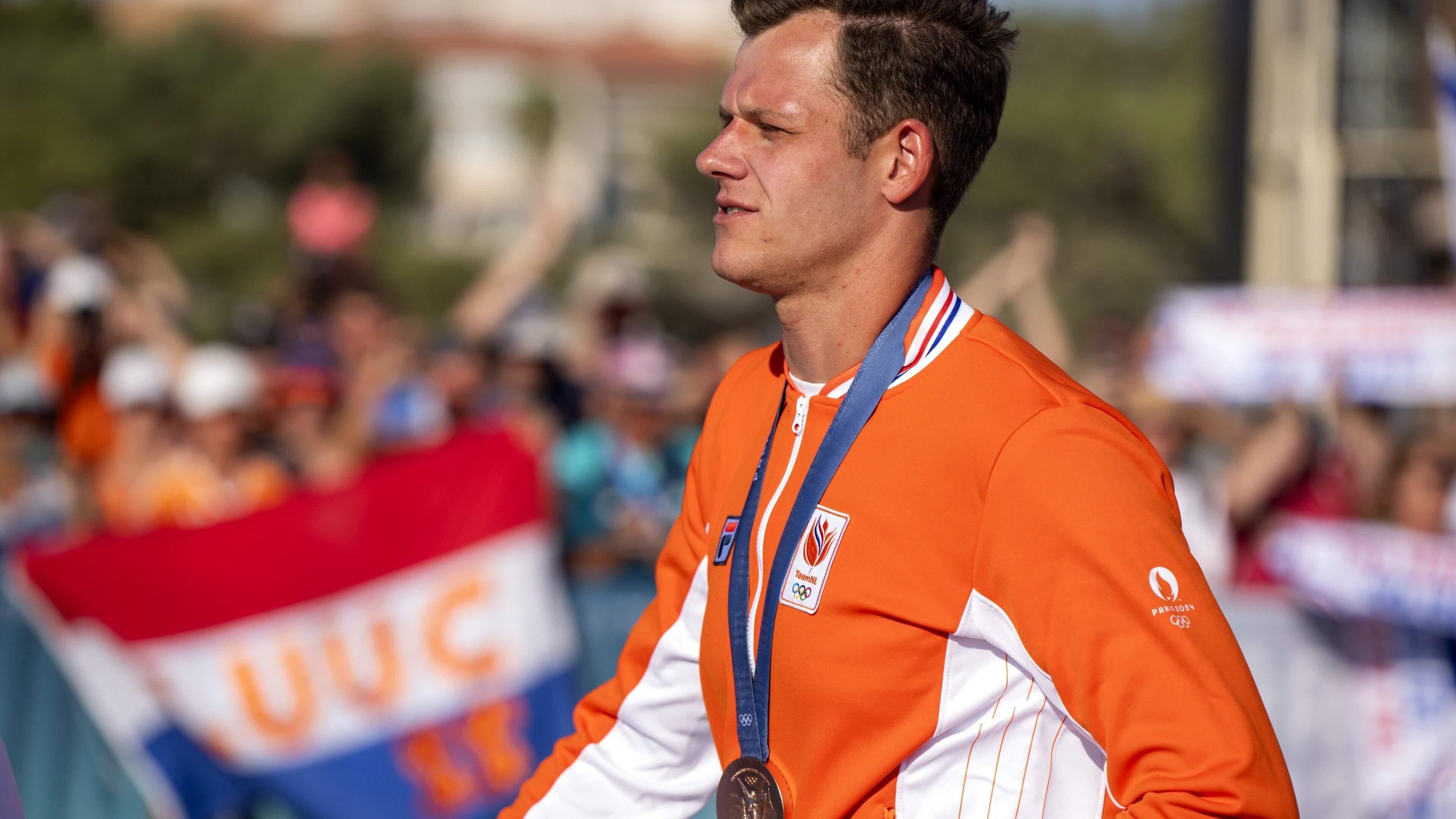 Windfoiler Van Opzeeland retains European title
