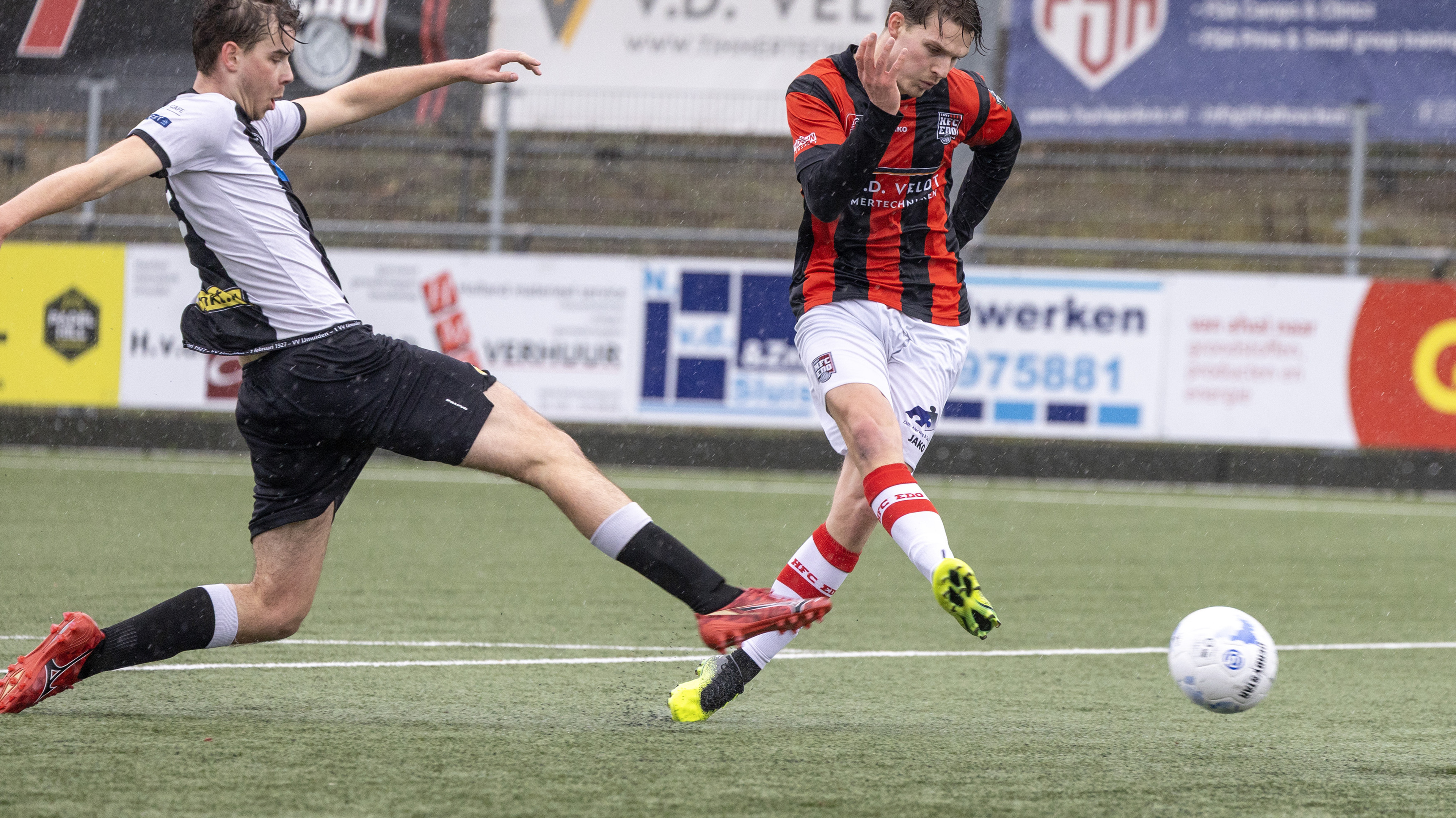 EDO five matches unbeaten while young IJmuiden battles relegation; Haarlem side fails to deliver knockout blow