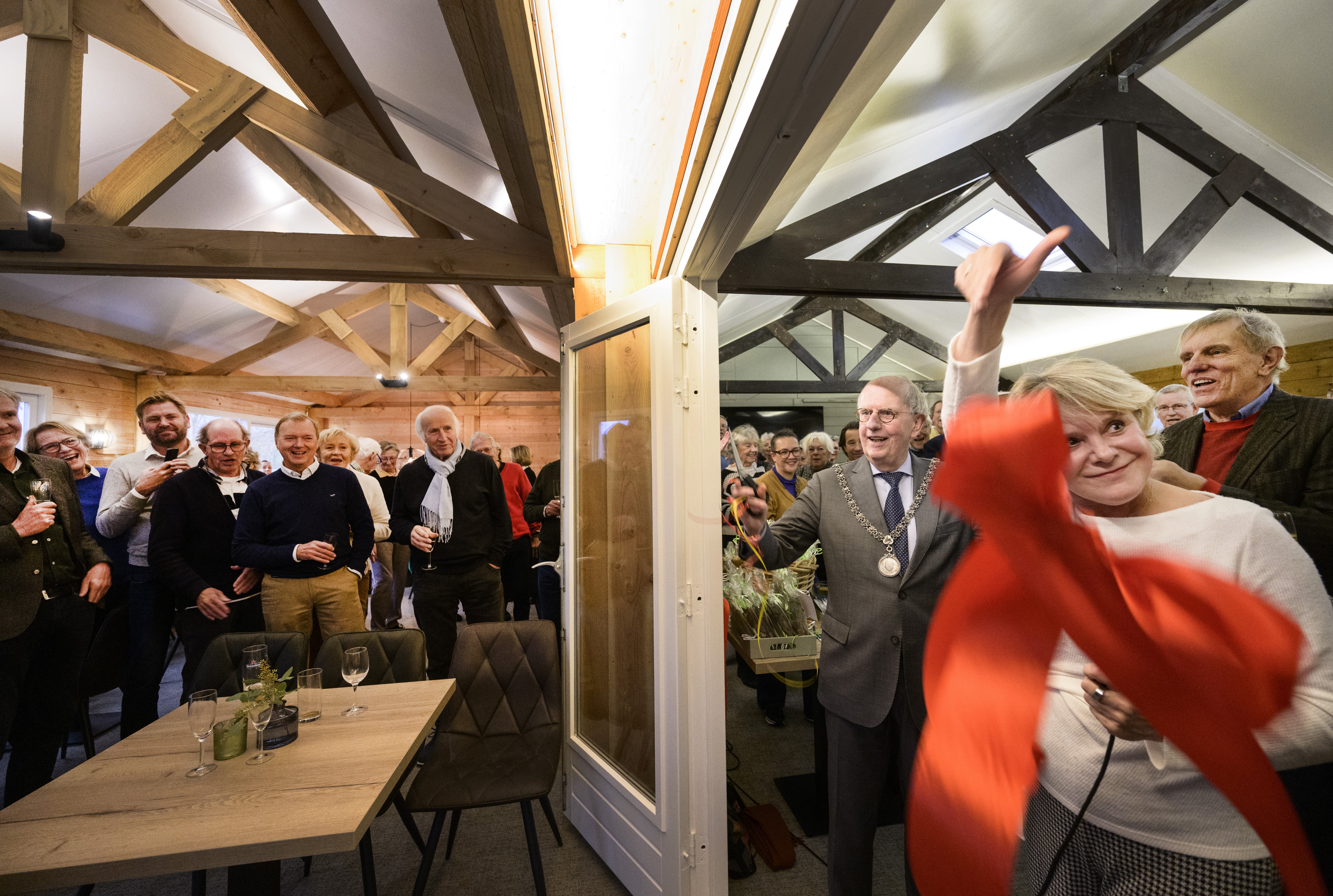 Groter clubhuis Golfclub Mariënweide in Aerdenhout. Om fit te blijven, loopt Hans Munting (88) elke 