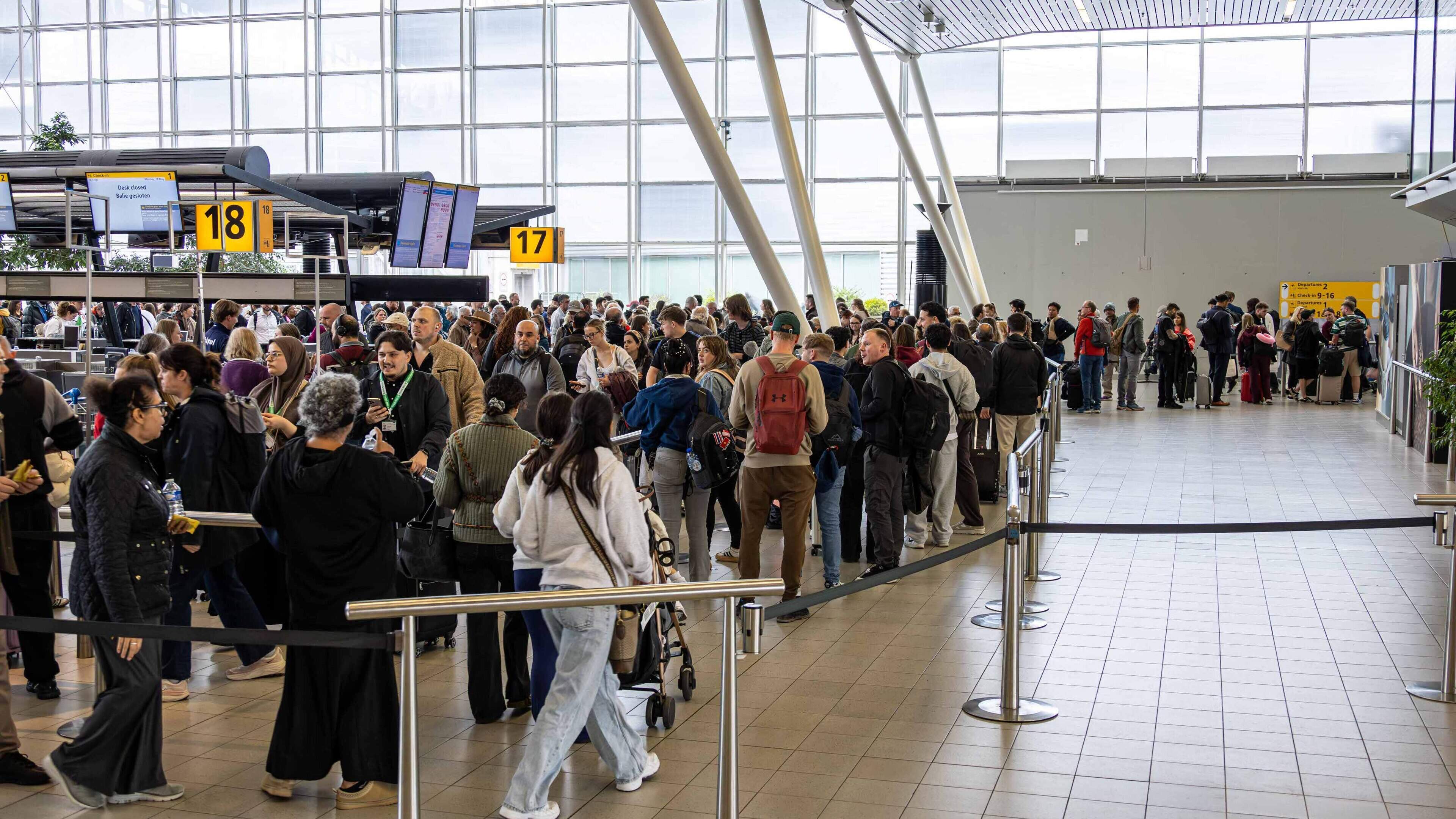 Schiphol uncertain about wait times after change in security approach