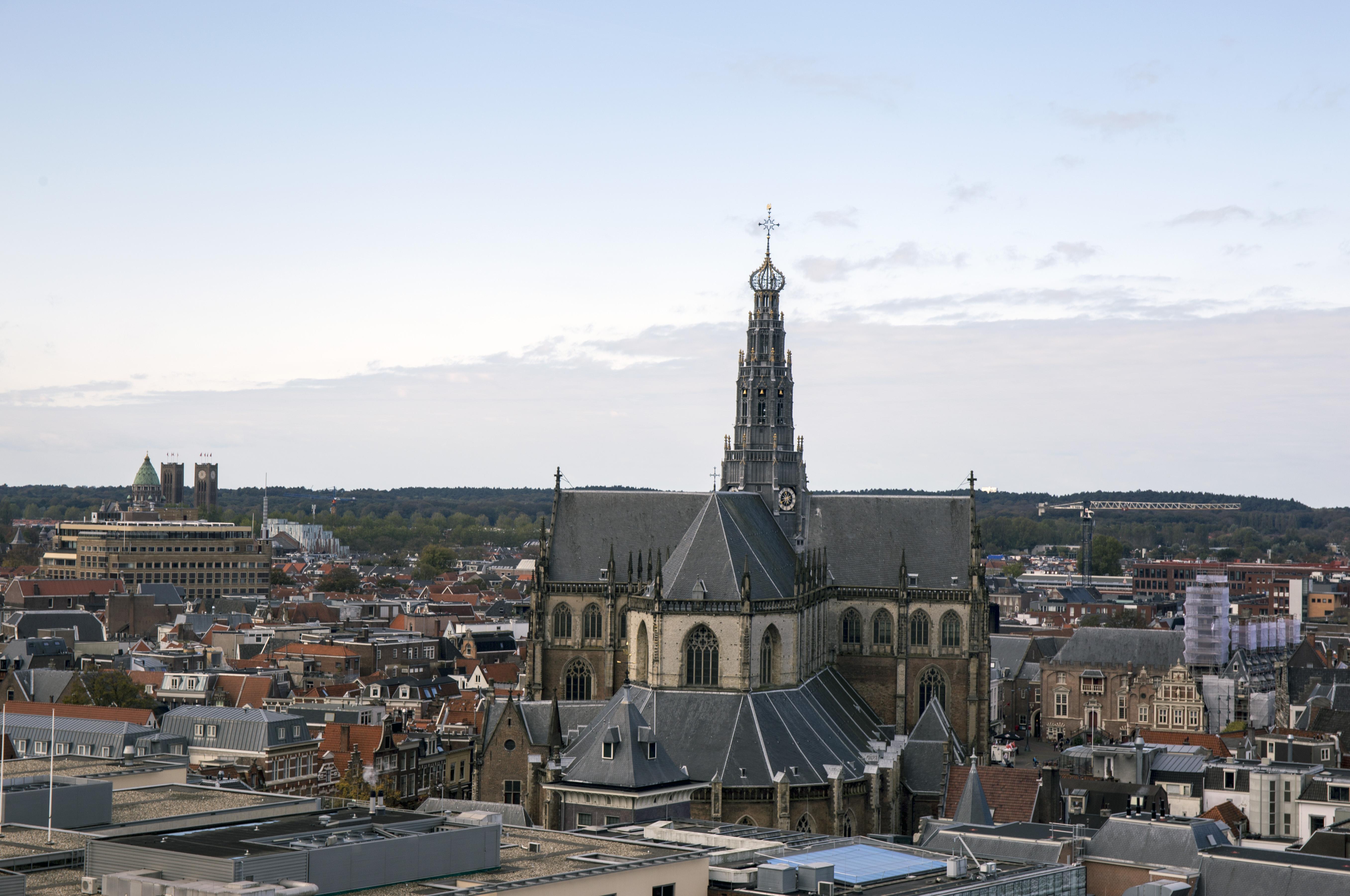 Haarlem tower clock running five minutes slow in July 1896 delayed delivery of Opregte Haarlemsche Courant