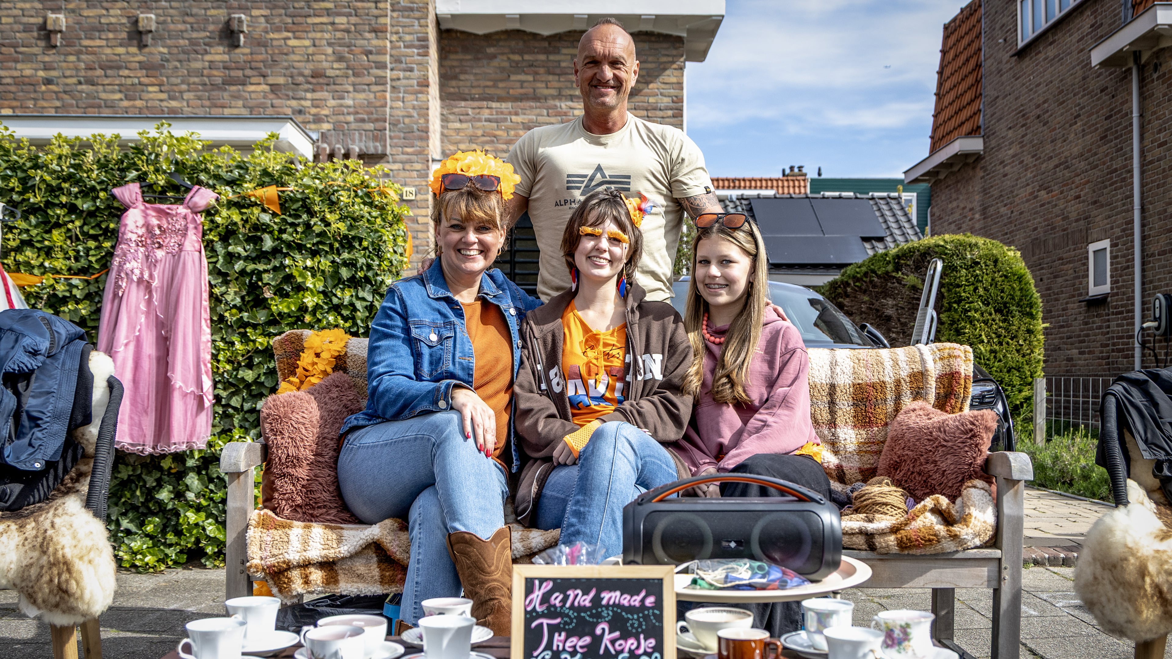 Family enjoys quality time as youngest daughter learns value of money by selling homemade jewelry for an e-bike