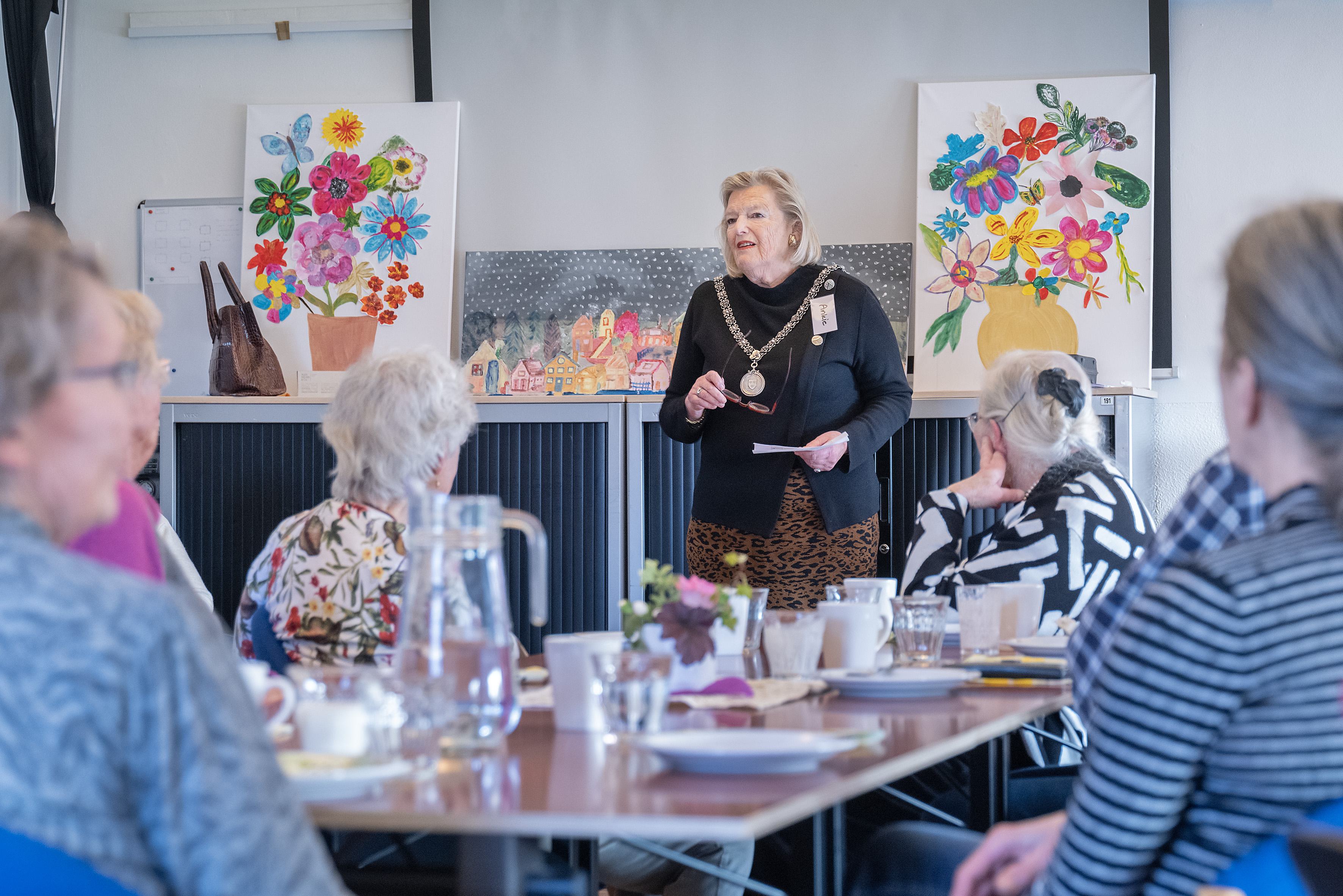 Feestje in Overveen: eerste lustrum voor Odensehuis. ’Alleen praten, dat gaat zo lastig’