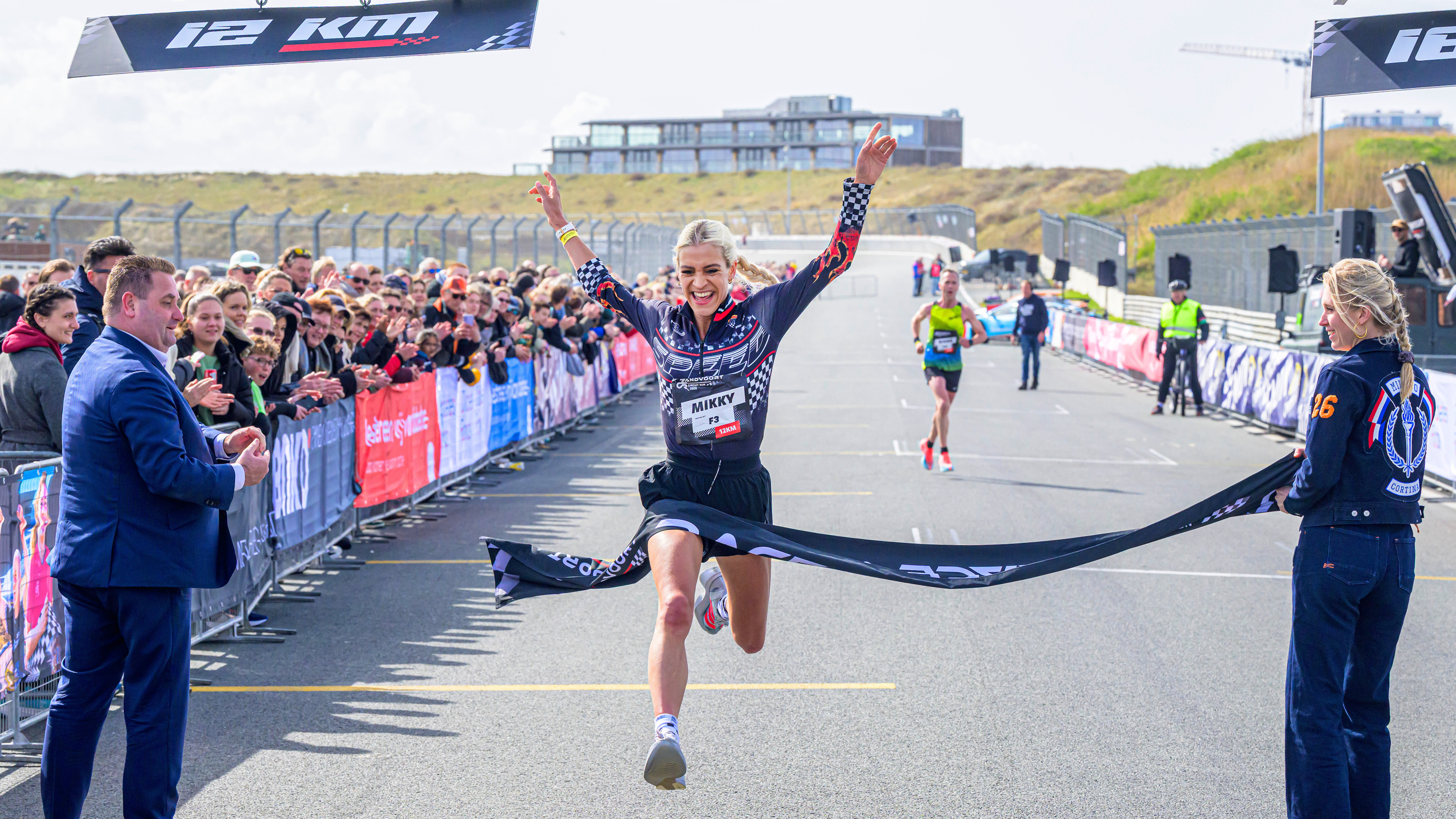 Ronald Schröer finishes second at Zandvoort Circuit Run with bleeding foot after accidentally wearing wife's shoe: 'I don't want them back'