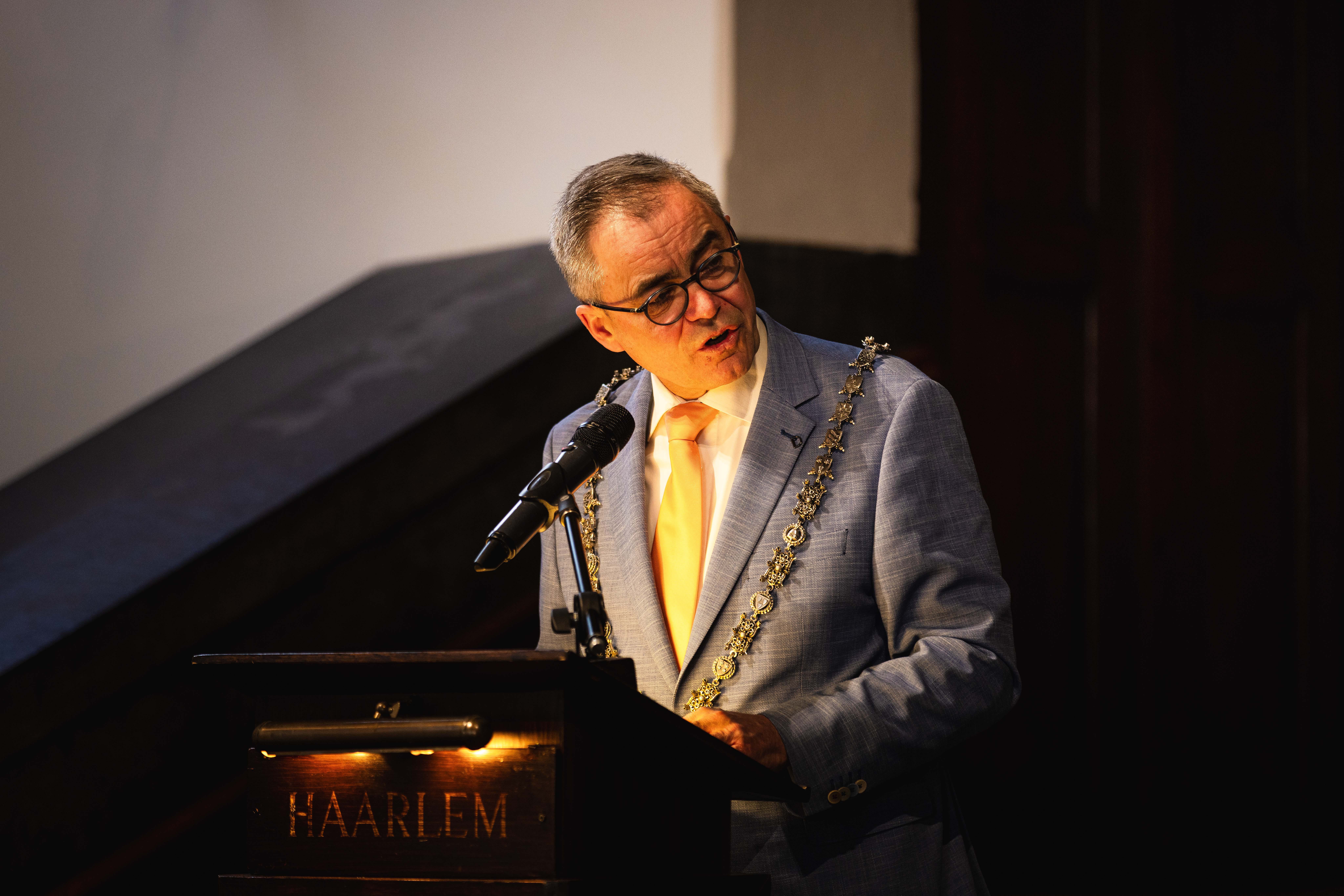 How does the mayor deal with the arrest of rooted children? Council remains dissatisfied with Wienen's asylum policy