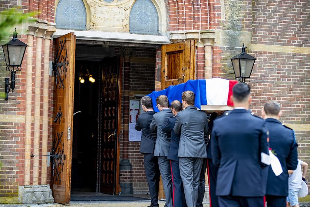 Honderden mariniers bij uitvaart van oud-collega uit Lisserbroek [video]