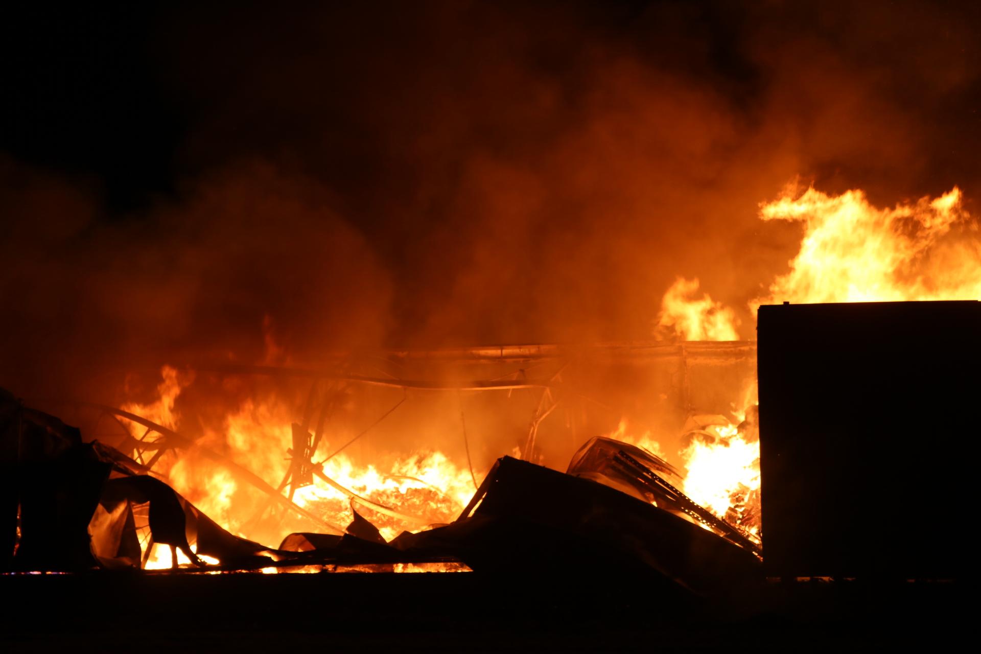 Grote brand in vrijstaande schuur in Lisserbroek [video]