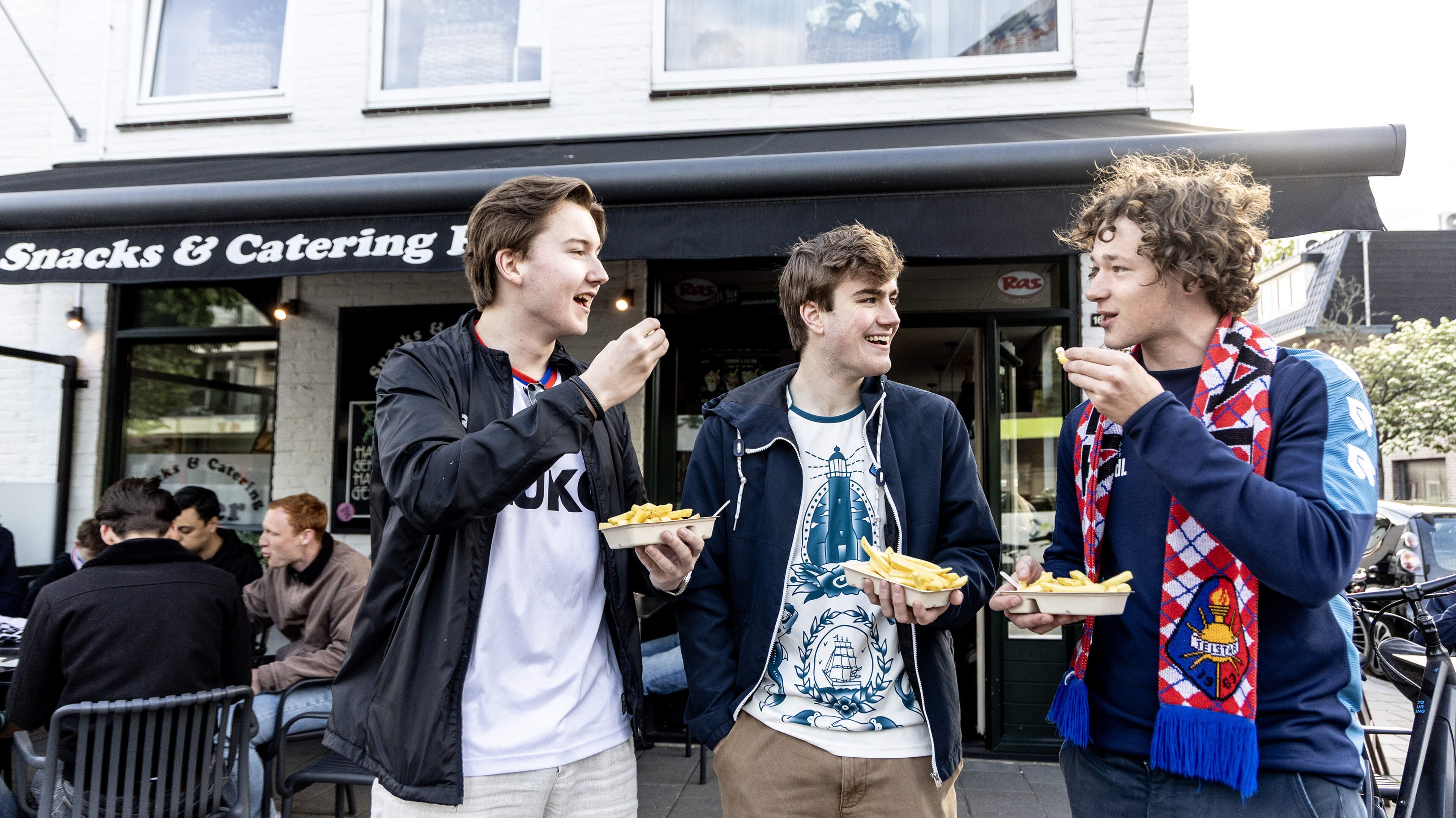 Telstar fans review stadium snacks: From delicious Twente ham rolls to noodle snacks as hard as hockey pucks