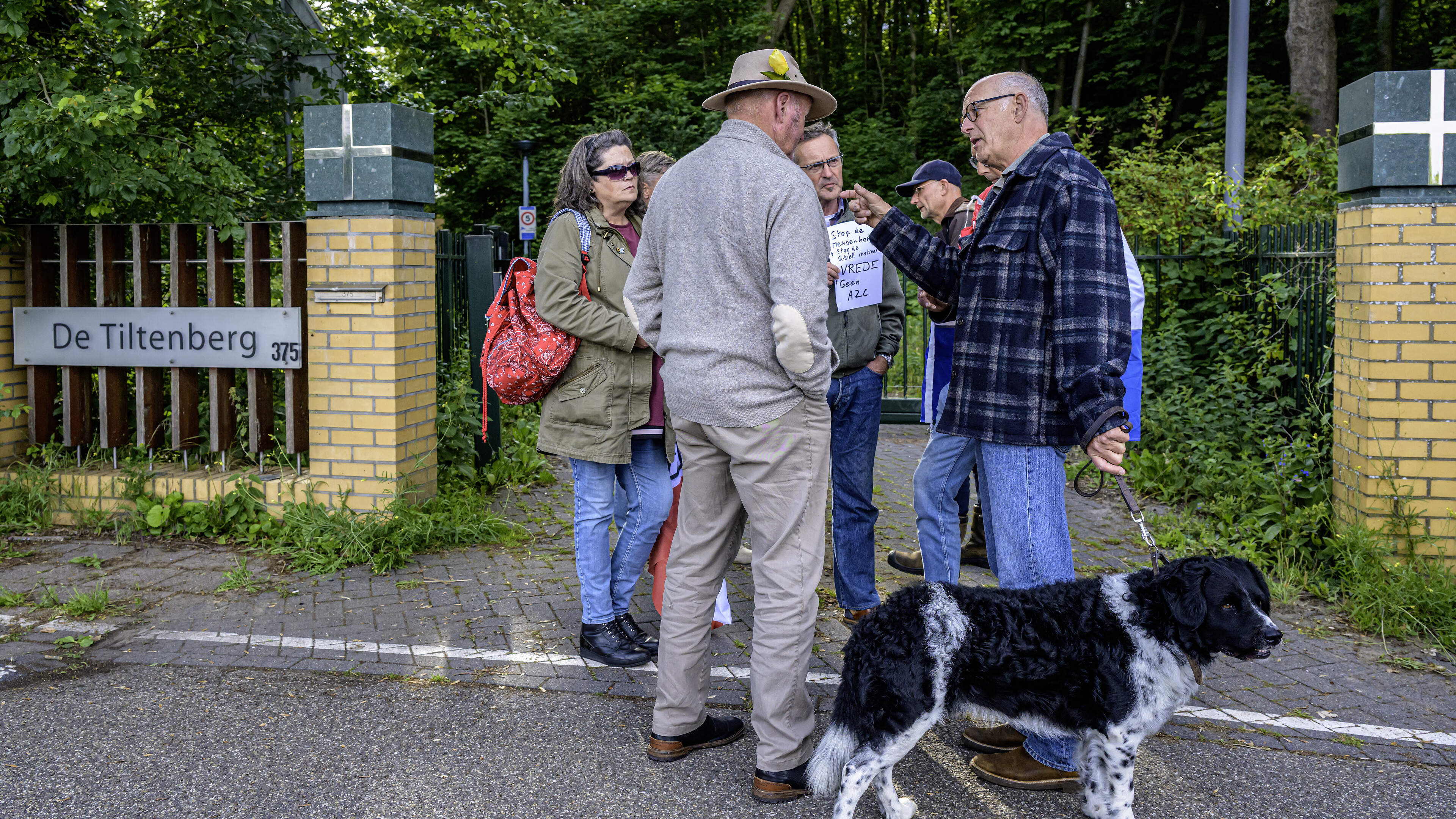 Protest at Tiltenberg over potential asylum center: 'Big middle finger to Bloemendaal municipality'