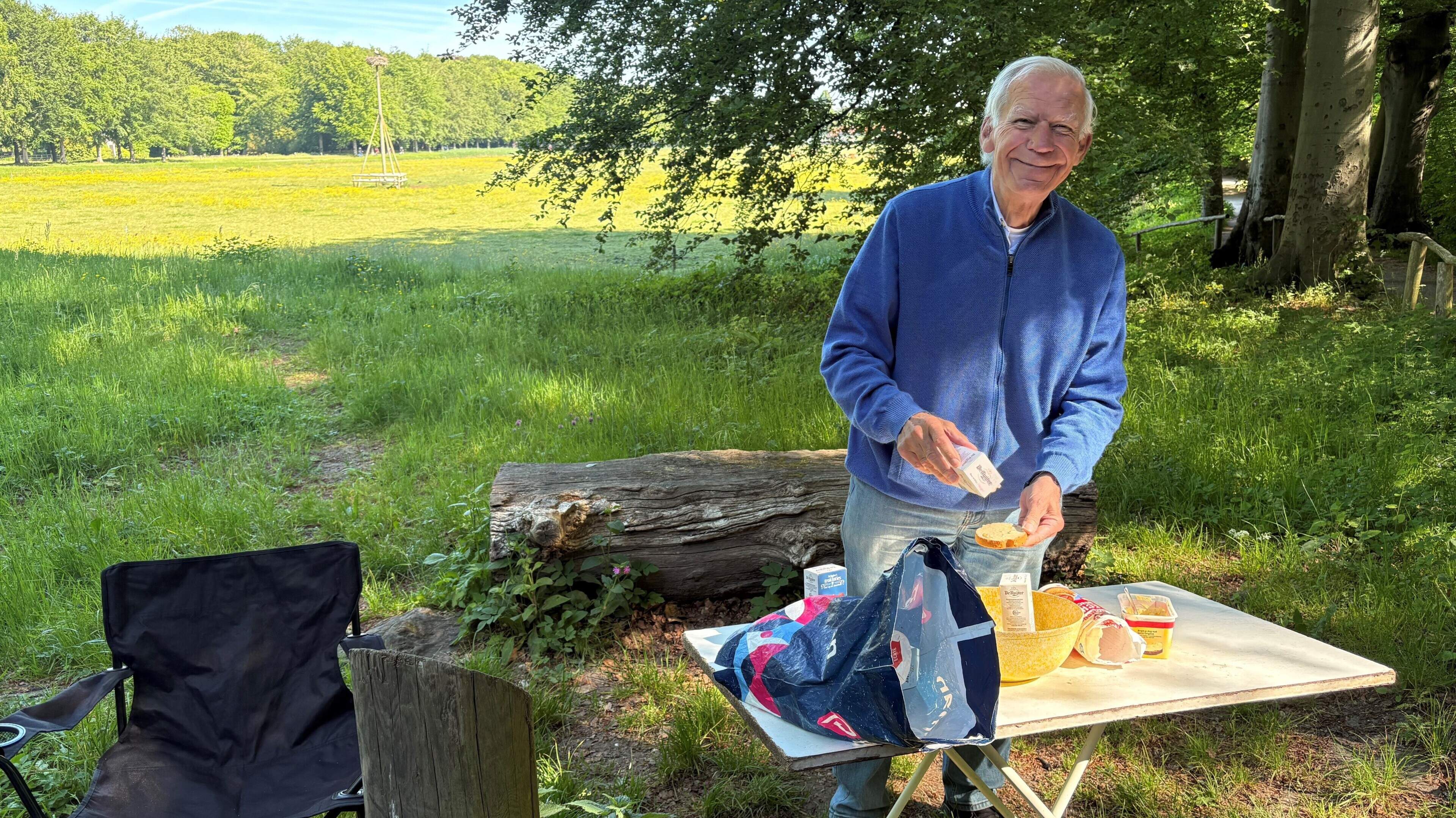 Traditional treats for birth of three baby storks in Elswout: 'Some ask if I’ve become a grandfather'