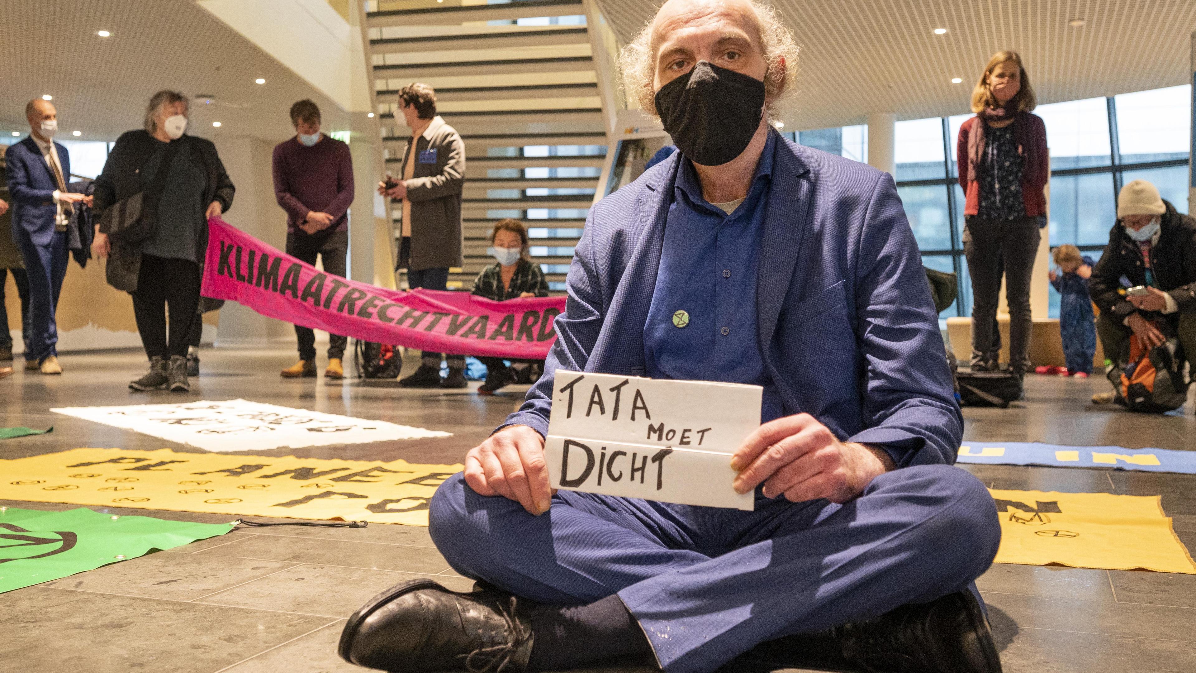 Bezetting Extinction Rebellion kantoor provincie Noord-Holland in ...