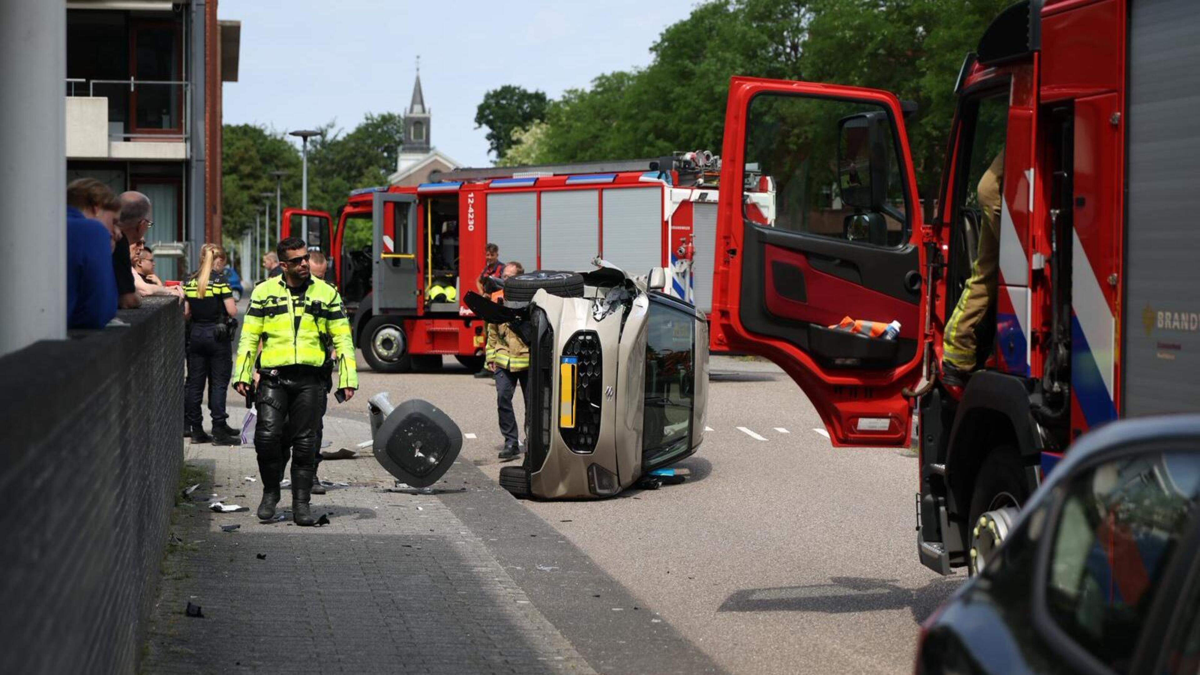 Car ends up on its side after collision in Hoofddorp, one injured
