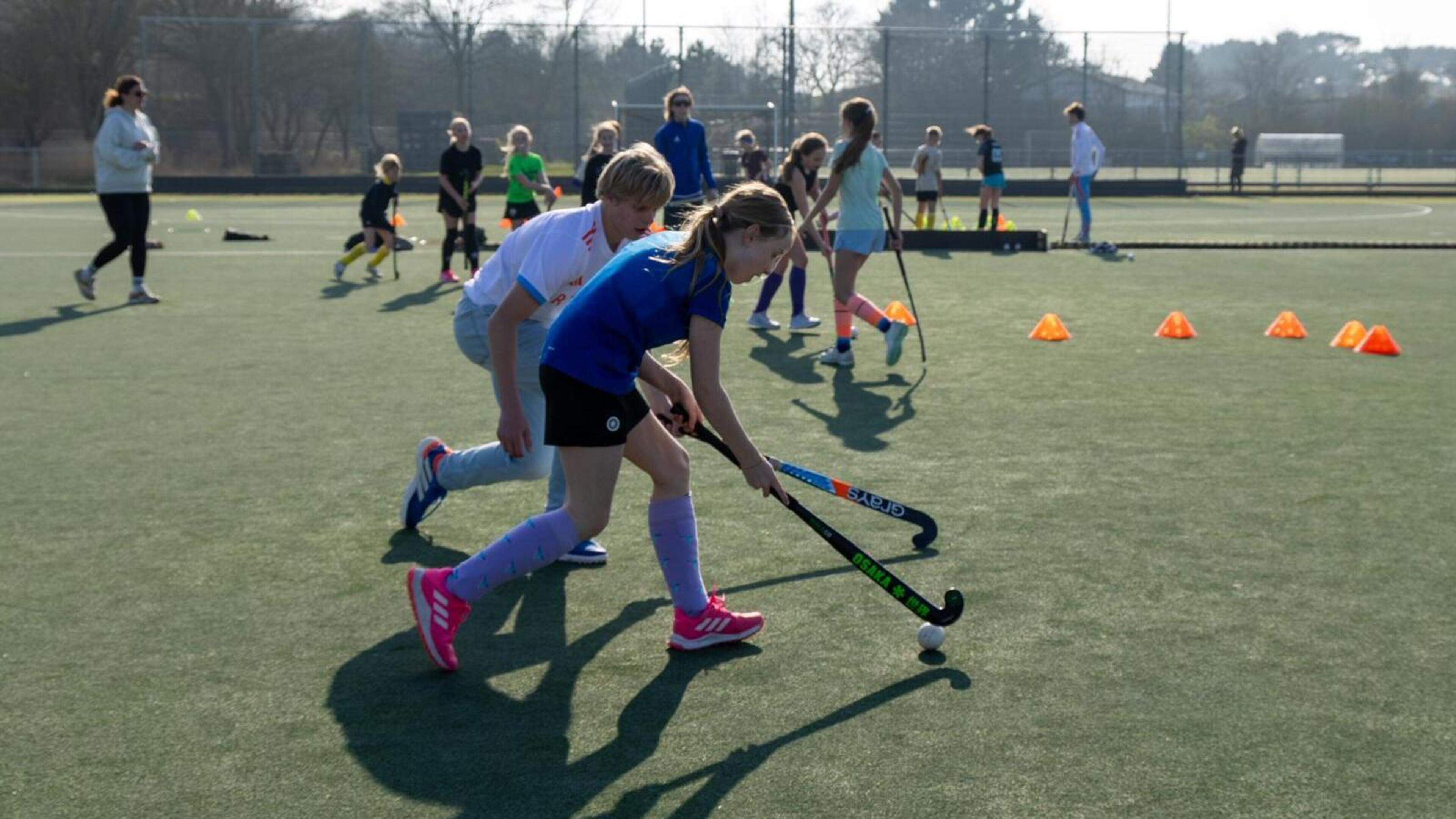 Zandvoort Hockey Club like Gauls among the Romans. Pizza nights are vital for togetherness.