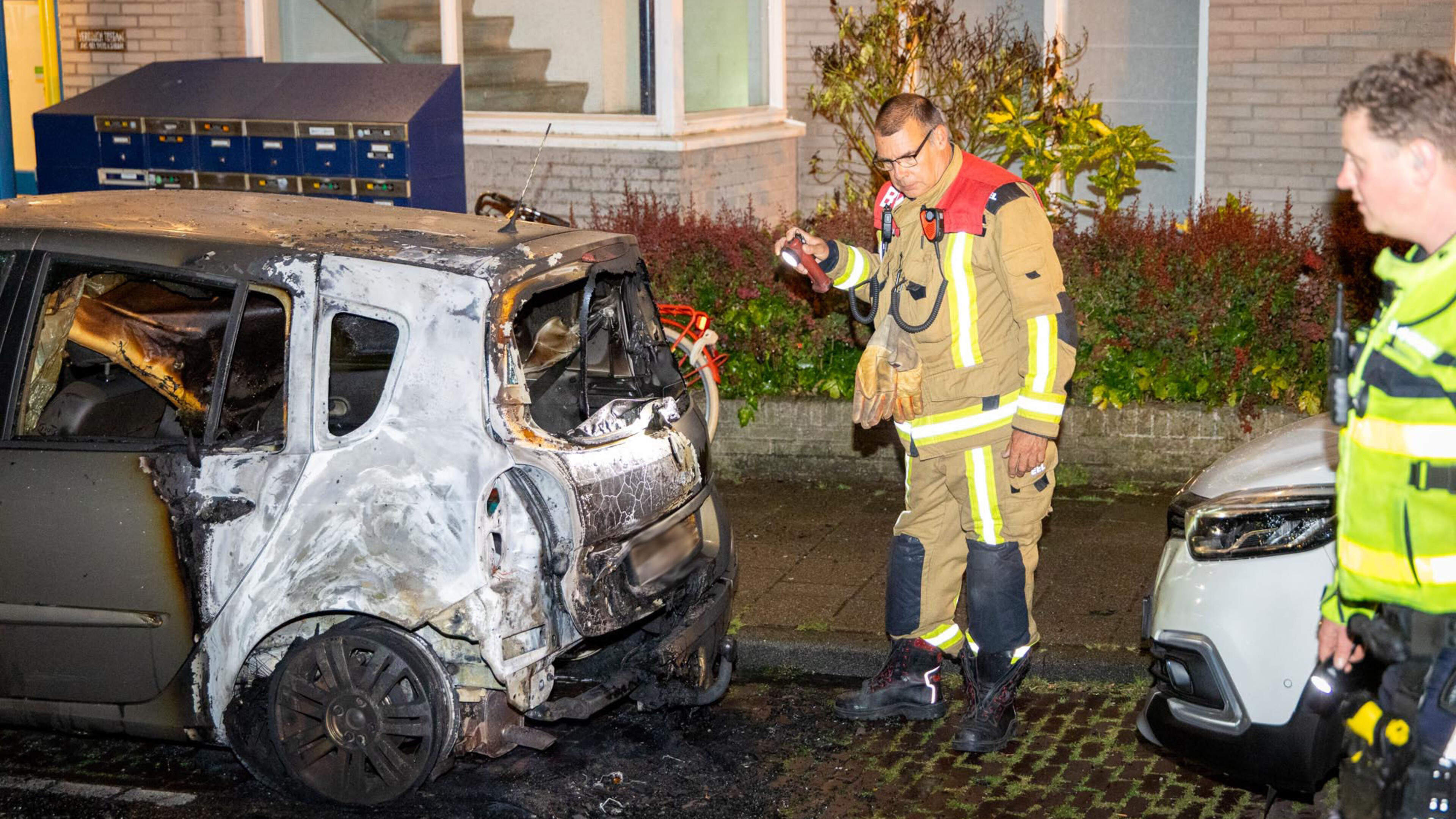 Car largely destroyed by fire in Haarlem: police investigate arson