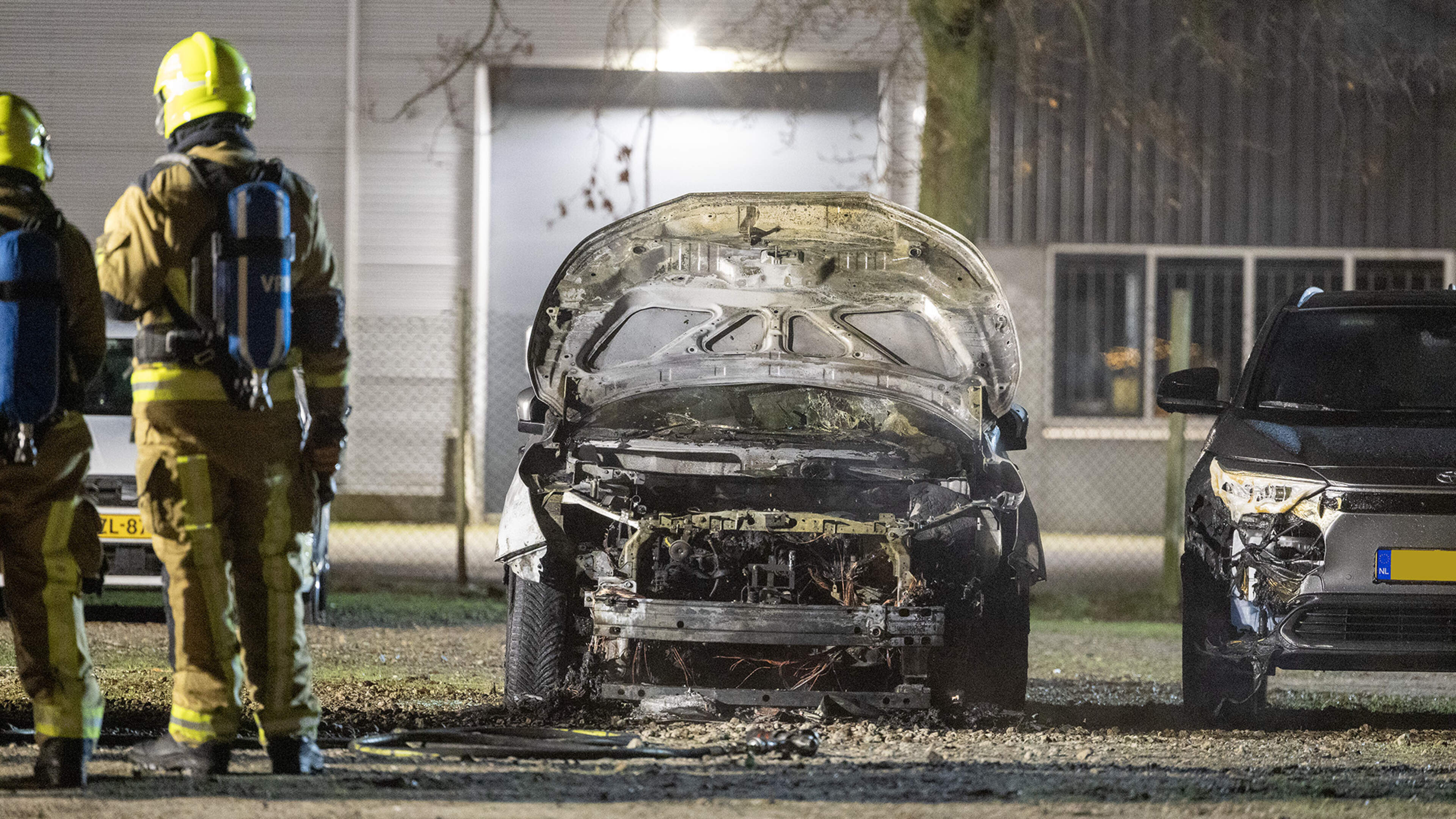Opnieuw brand op parkeerterrein in Rijsenhout, twee auto’s beschadigd