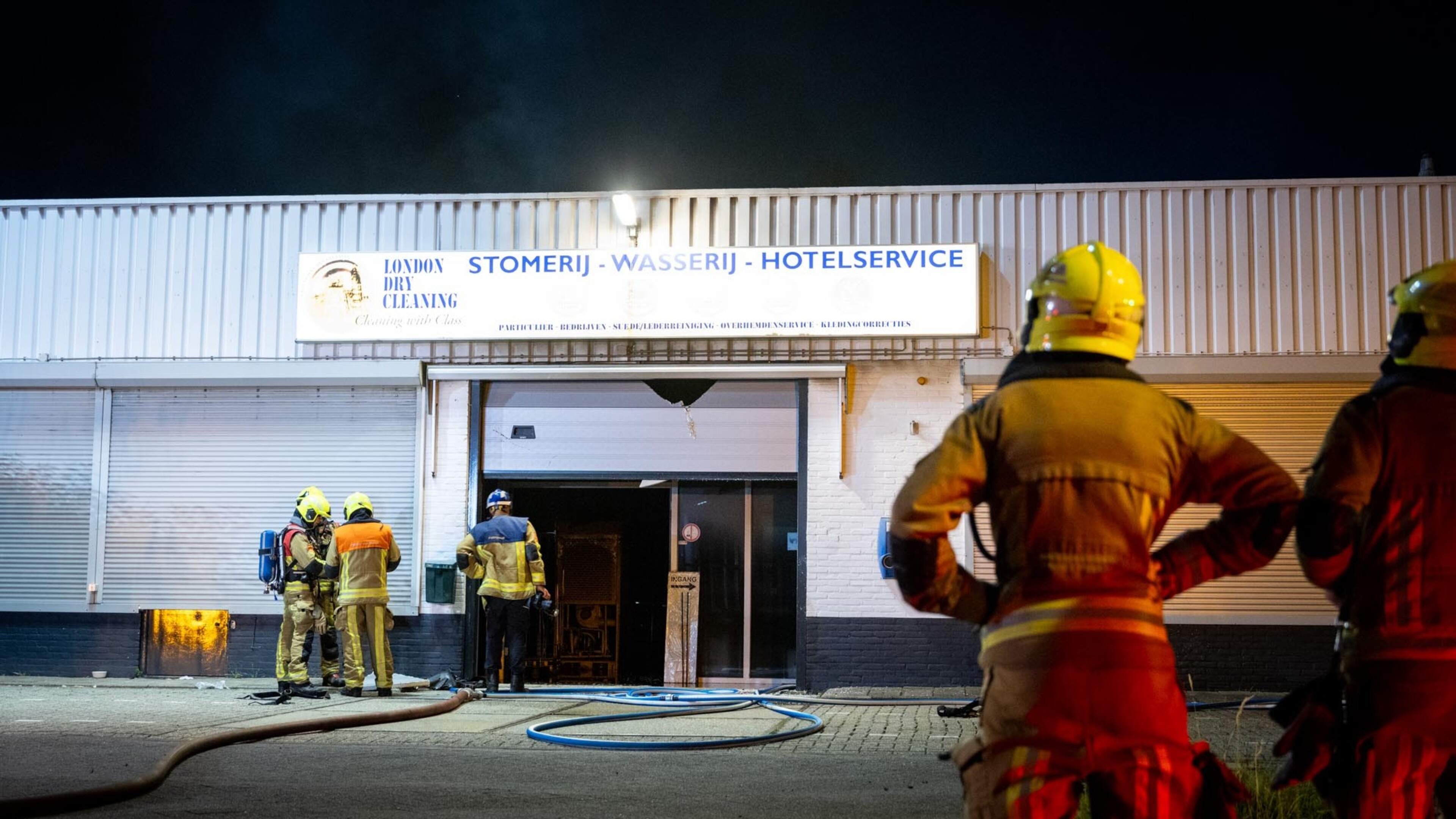 Heavy smoke from fire at laundromat in Nieuw-Vennep