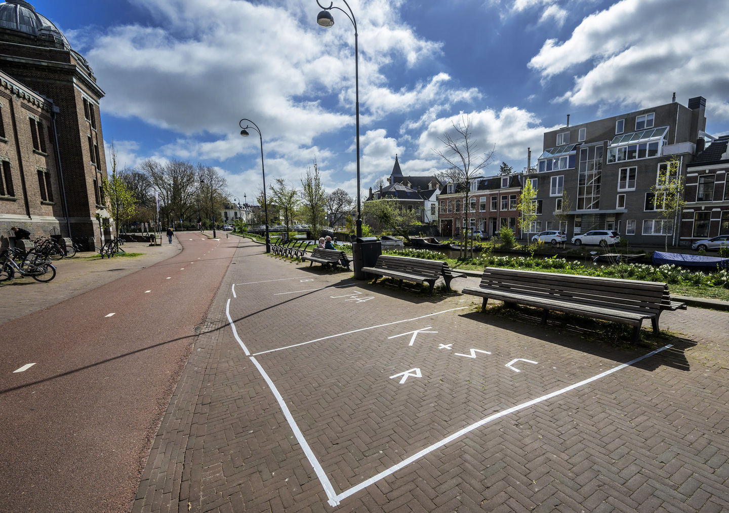 Je kan er maar vroeg bij zijn: ruim twee weken voor Koningsdag zijn in