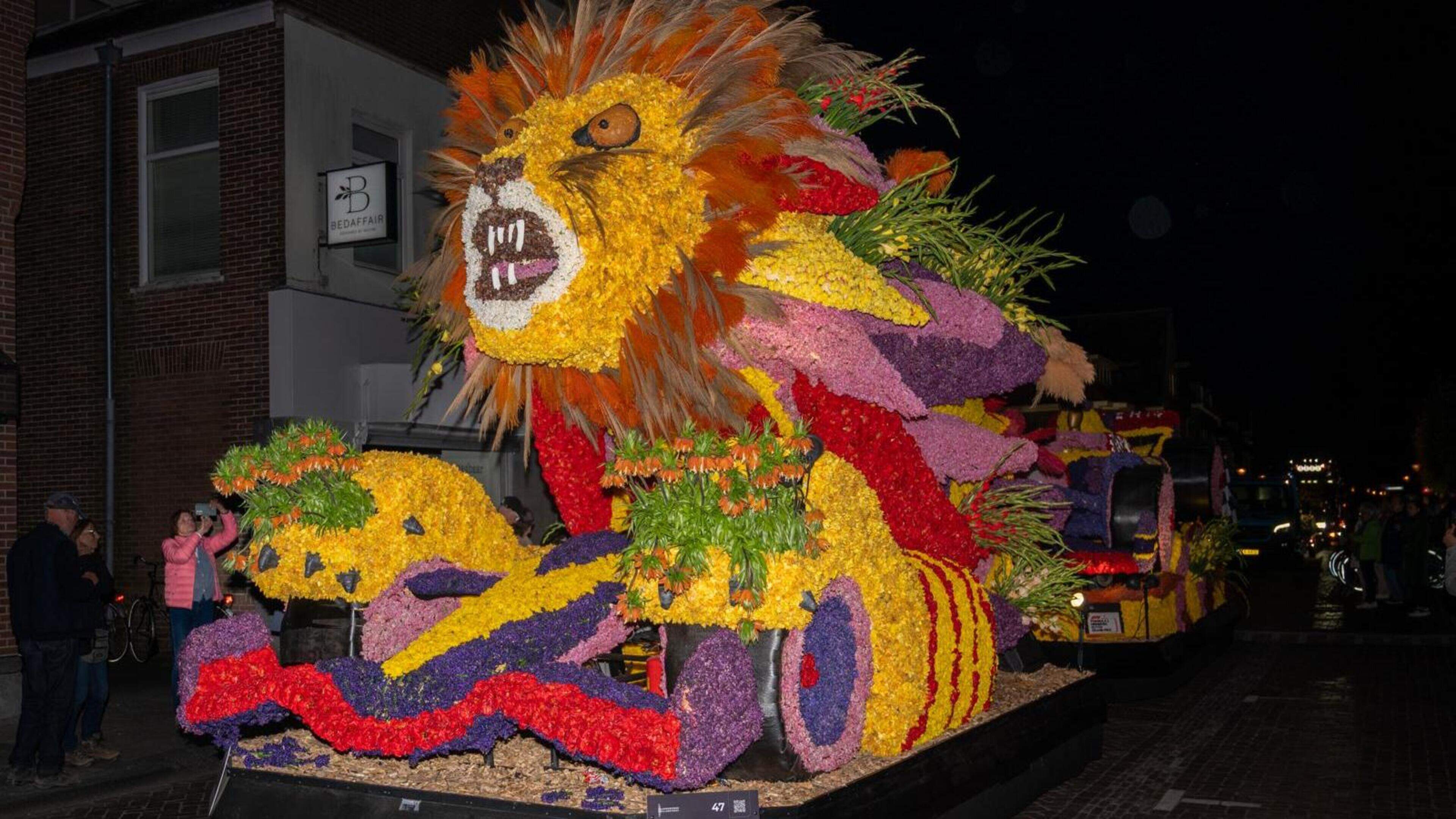 Flower parade with extra festivities in Heemstede. Talent show as new feature