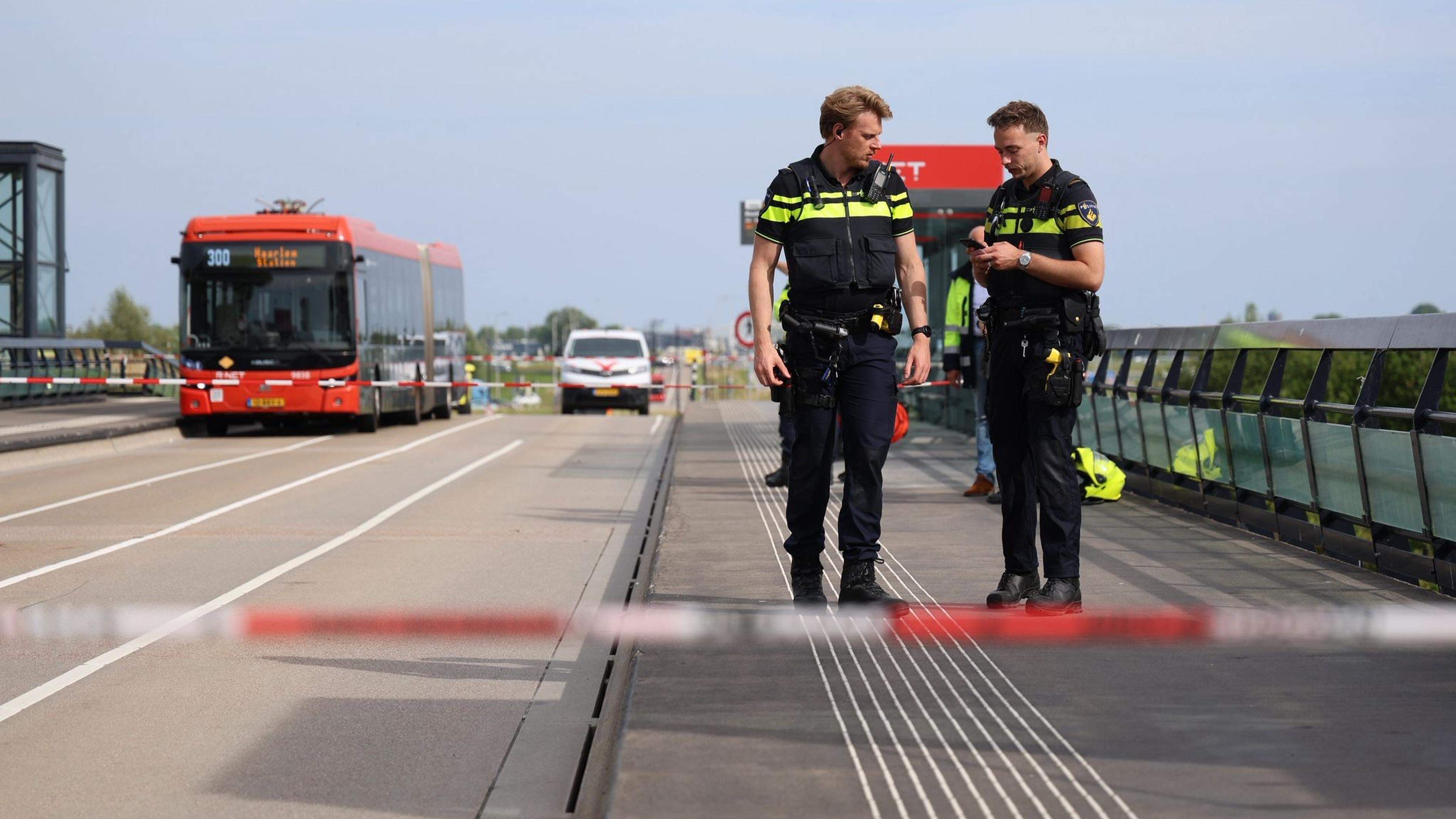 Voetganger zwaargewond bij botsing met bus Zuidtangent in Hoofddorp