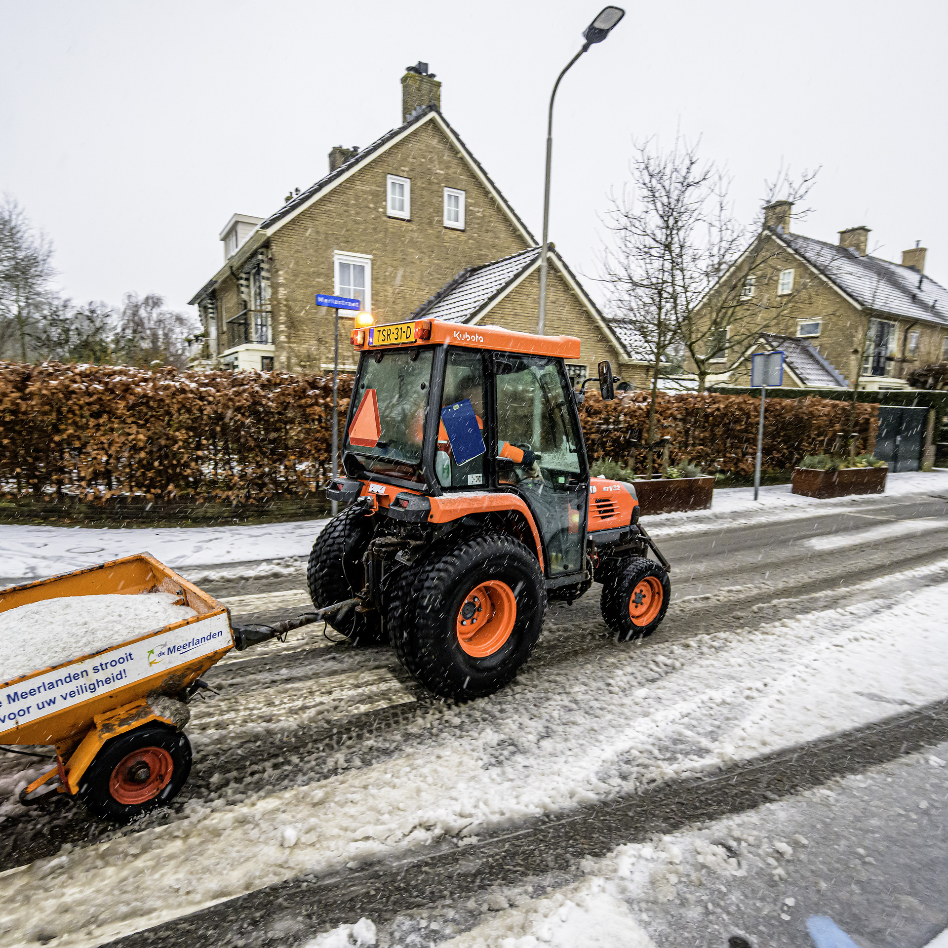 Technosal Ijs  5 Kg  Speciaal Zout Voor Het Smelten Van En Sneeuw In De Winter Ideaal Wegen Opritten Parkeerplaatsen Of Dubbel Gebruik Zoutspoeler Emmer 690962290