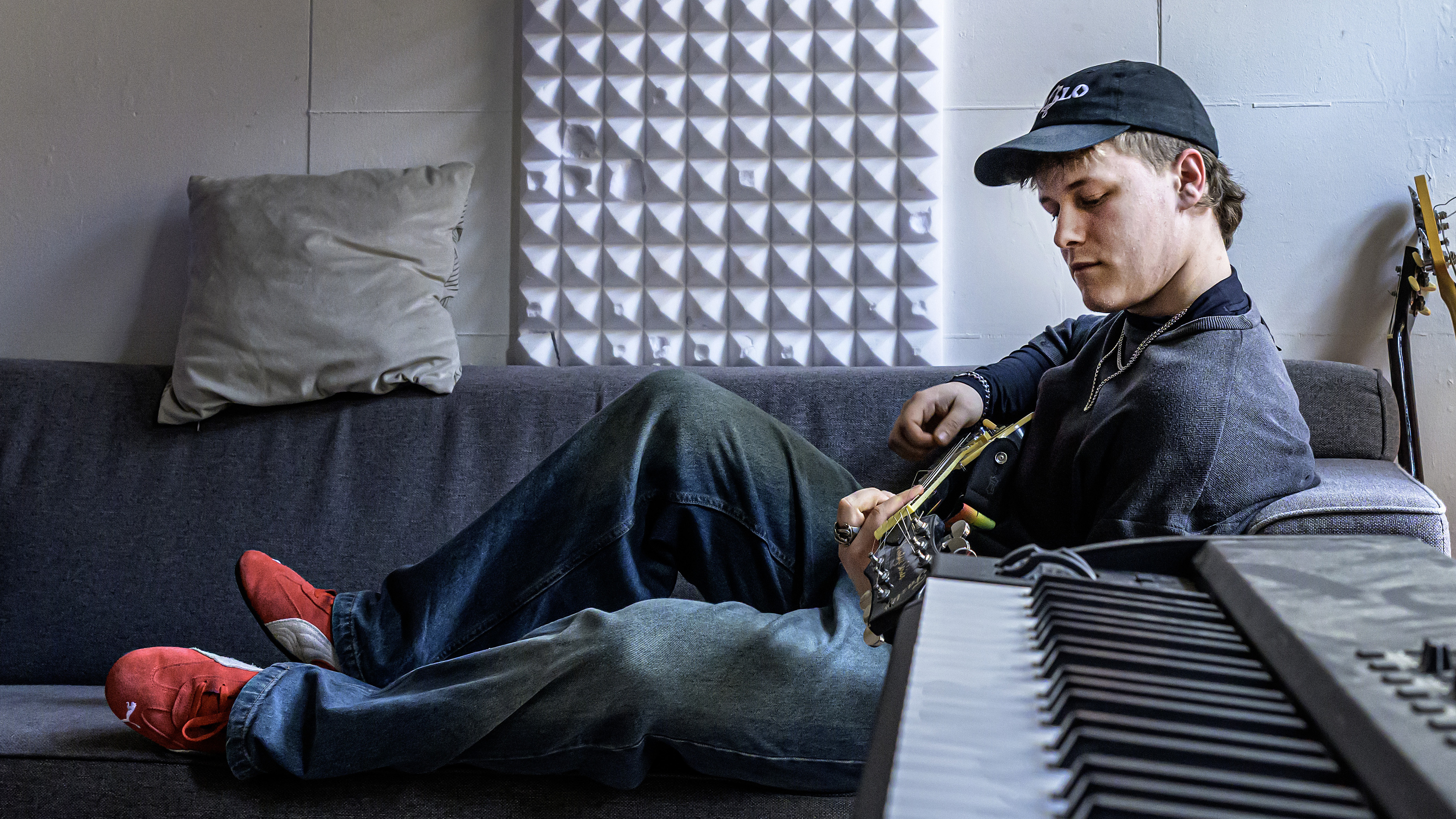 Riley (20) from IJmuiden breaks through with his rap group POSLO: 'In April we have our own festival'