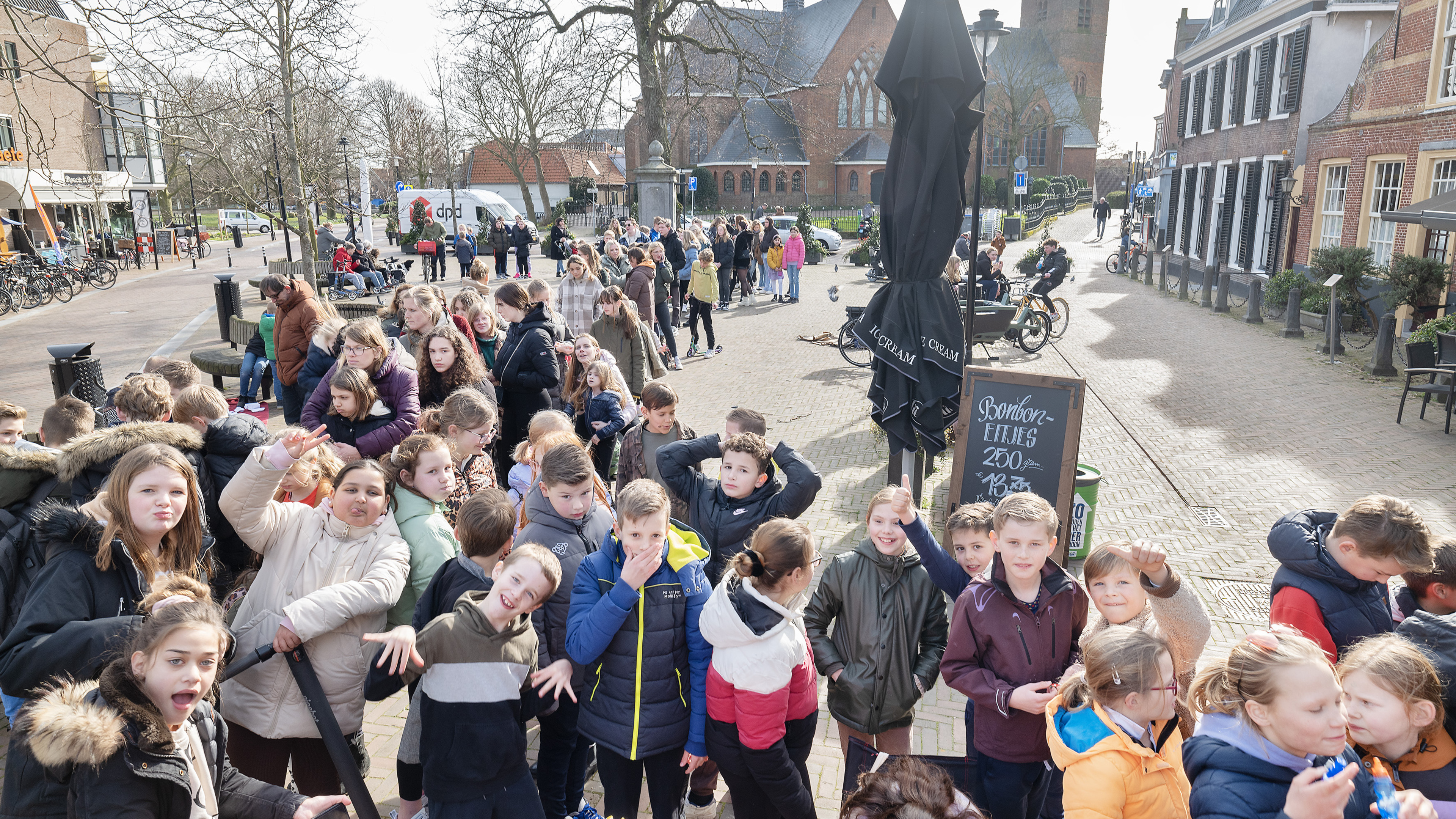 Pierre opens season with free ice cream at shops in Haarlem and Hillegom