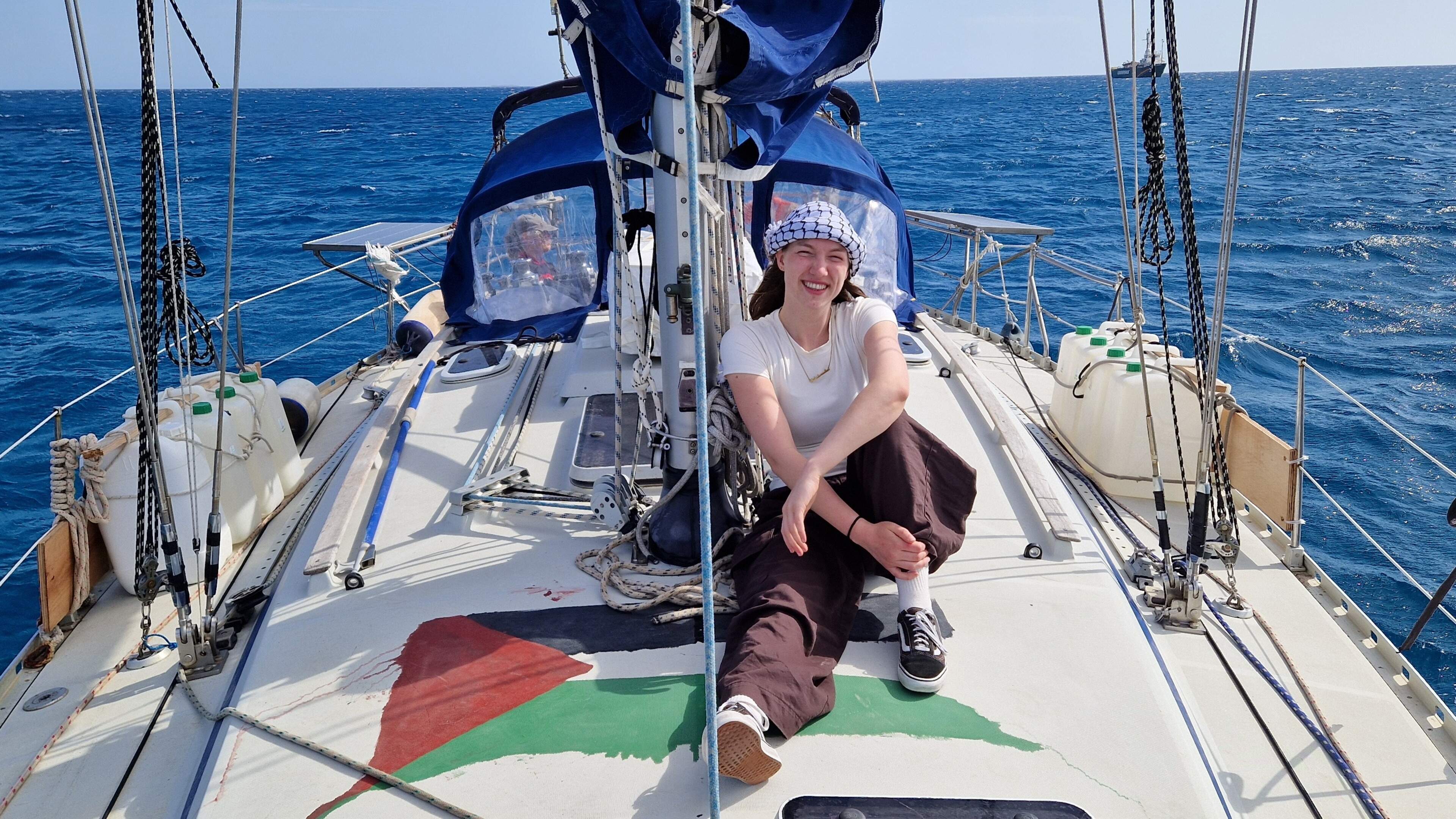 Cerisa (24) sails to Gaza: 'Ten ships left, forty intercepted on Monday'