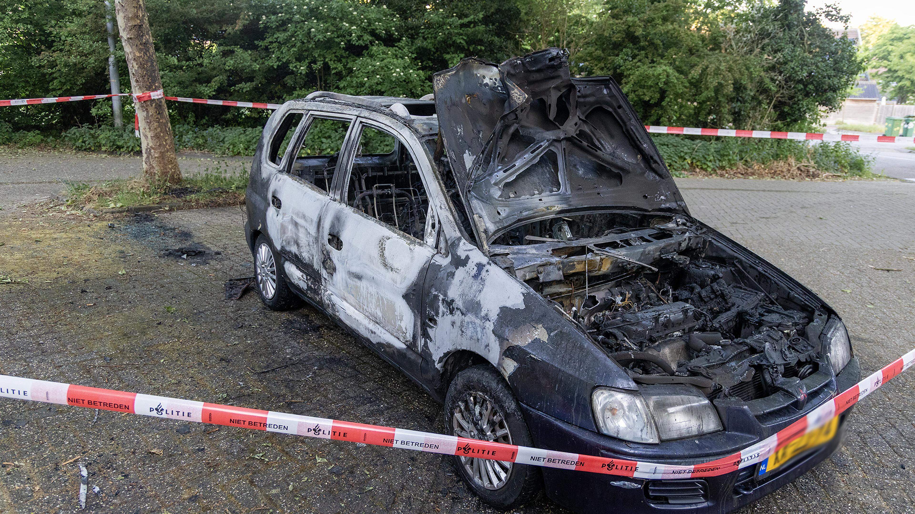 Auto in vlammen op gegaan in Haarlem