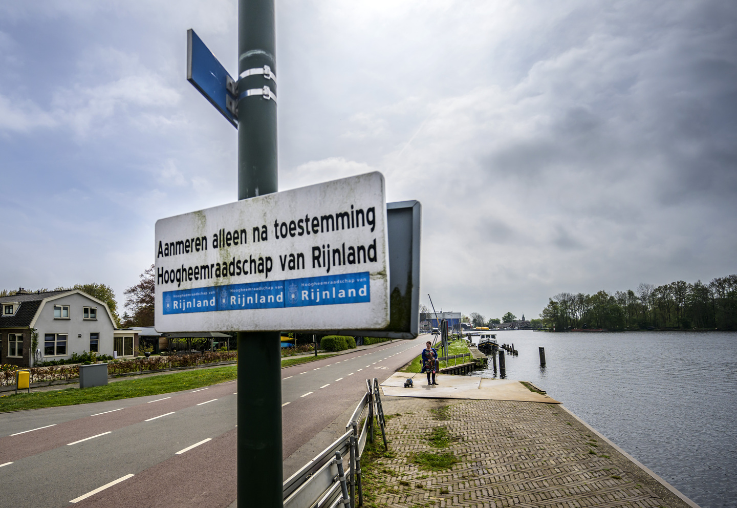 Bewoners Buitenkaag botsen met Rijnland over overlast van loswal. En ...