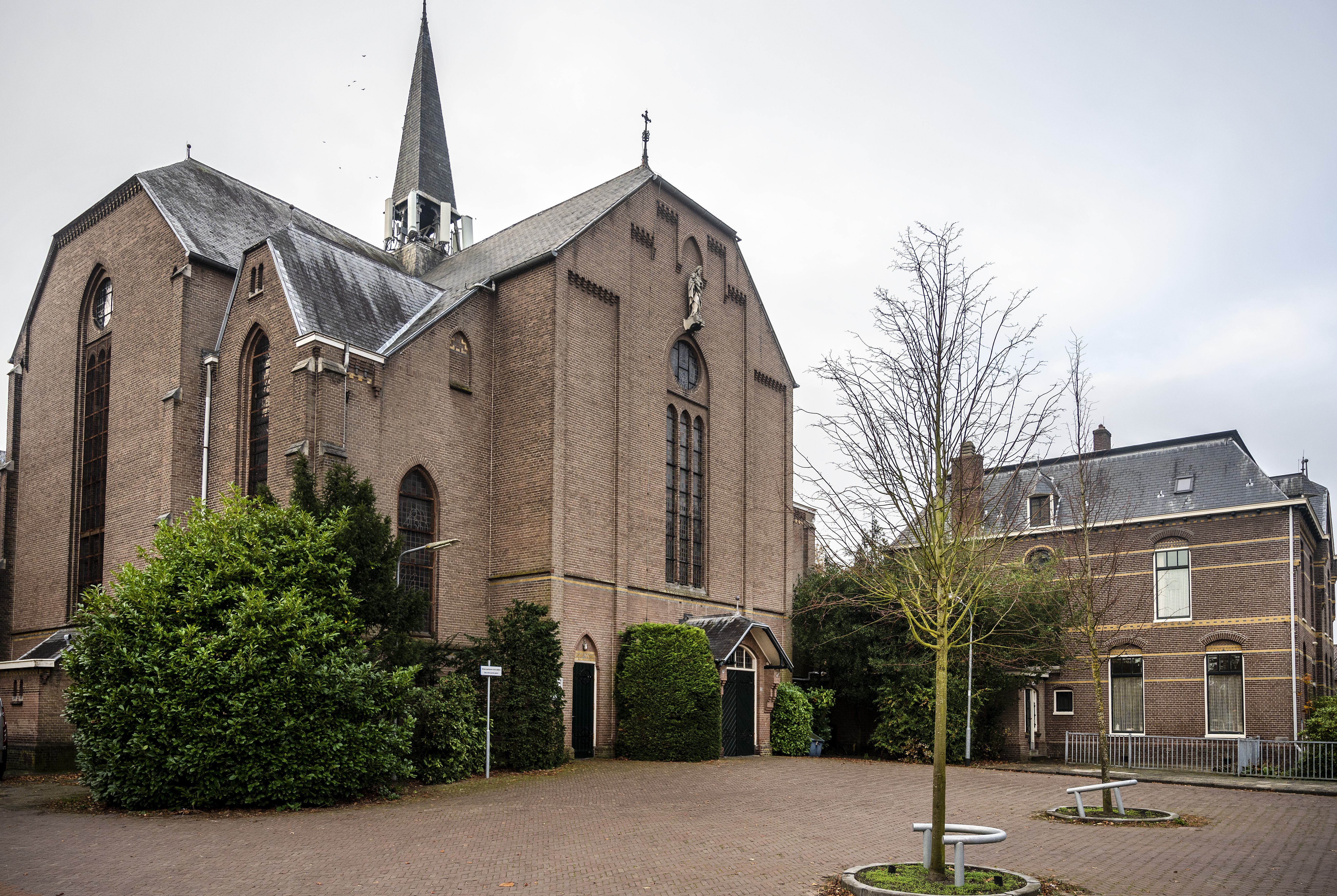 Nieuwe woningen in oude Jozefkerk in Bennebroek? Parochie vraagt aan gemeente of woningbouw mogelijk
