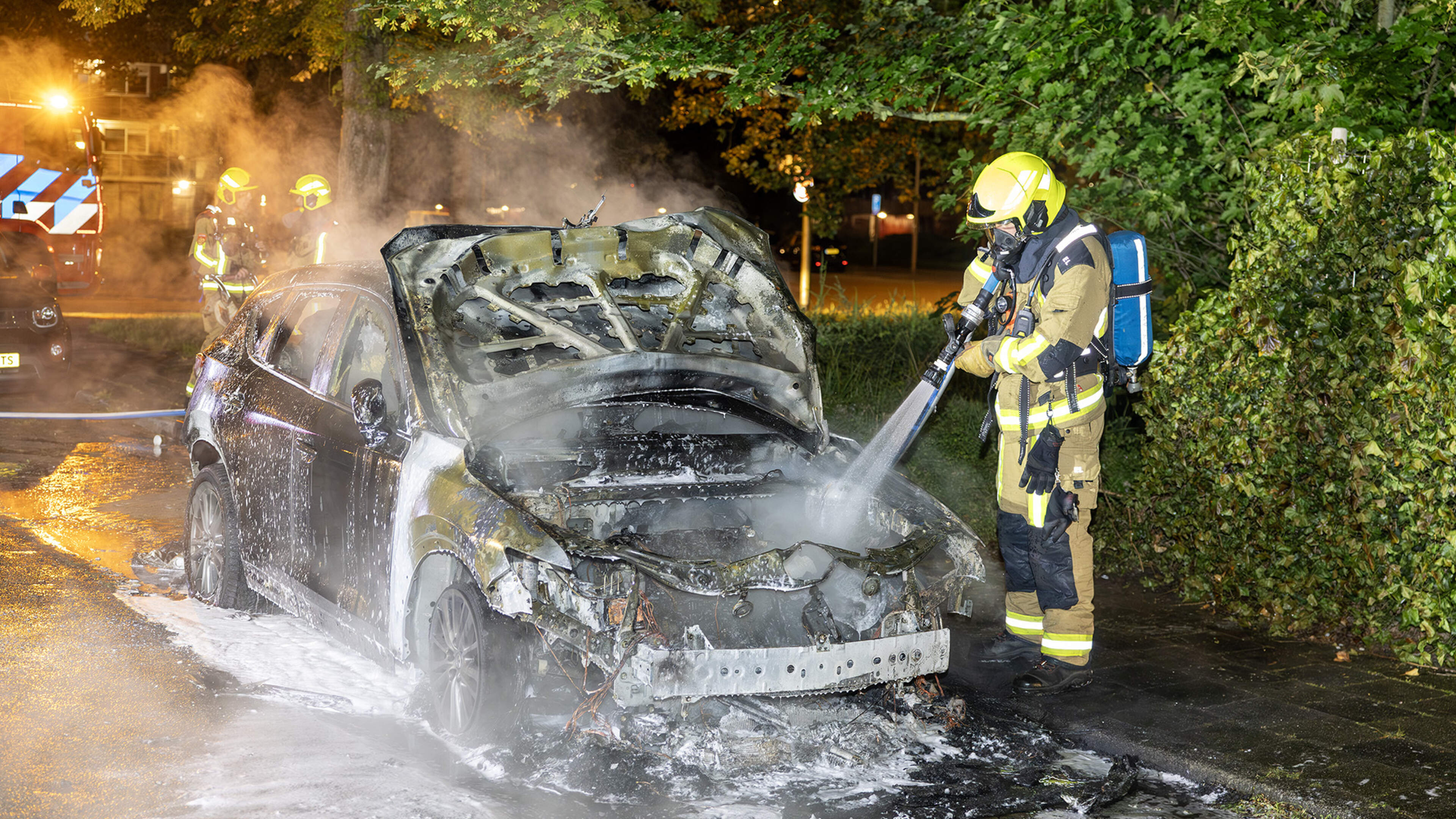 Car largely destroyed by fire in Heemstede
