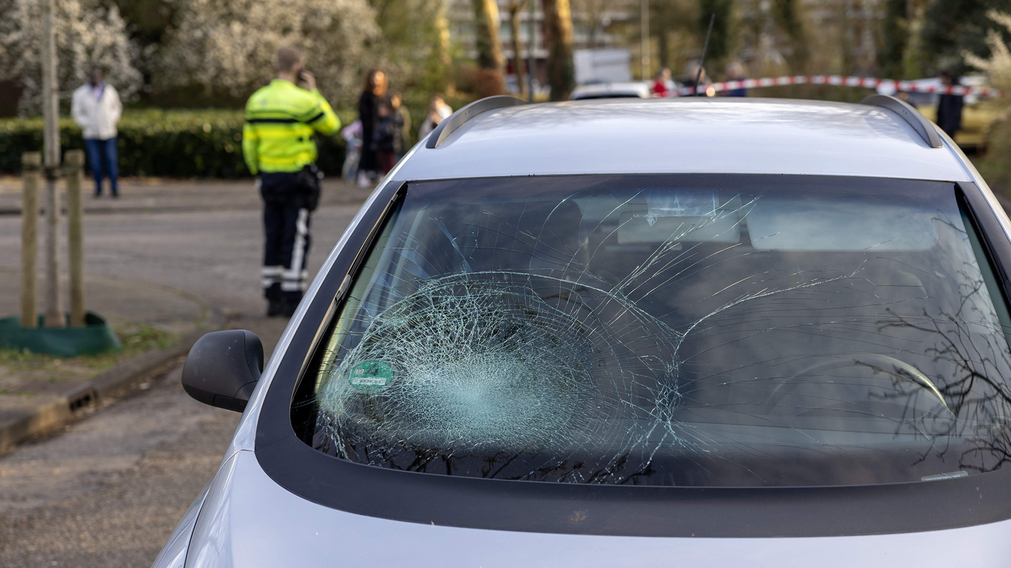 Child rushed to hospital after car accident in Haarlem