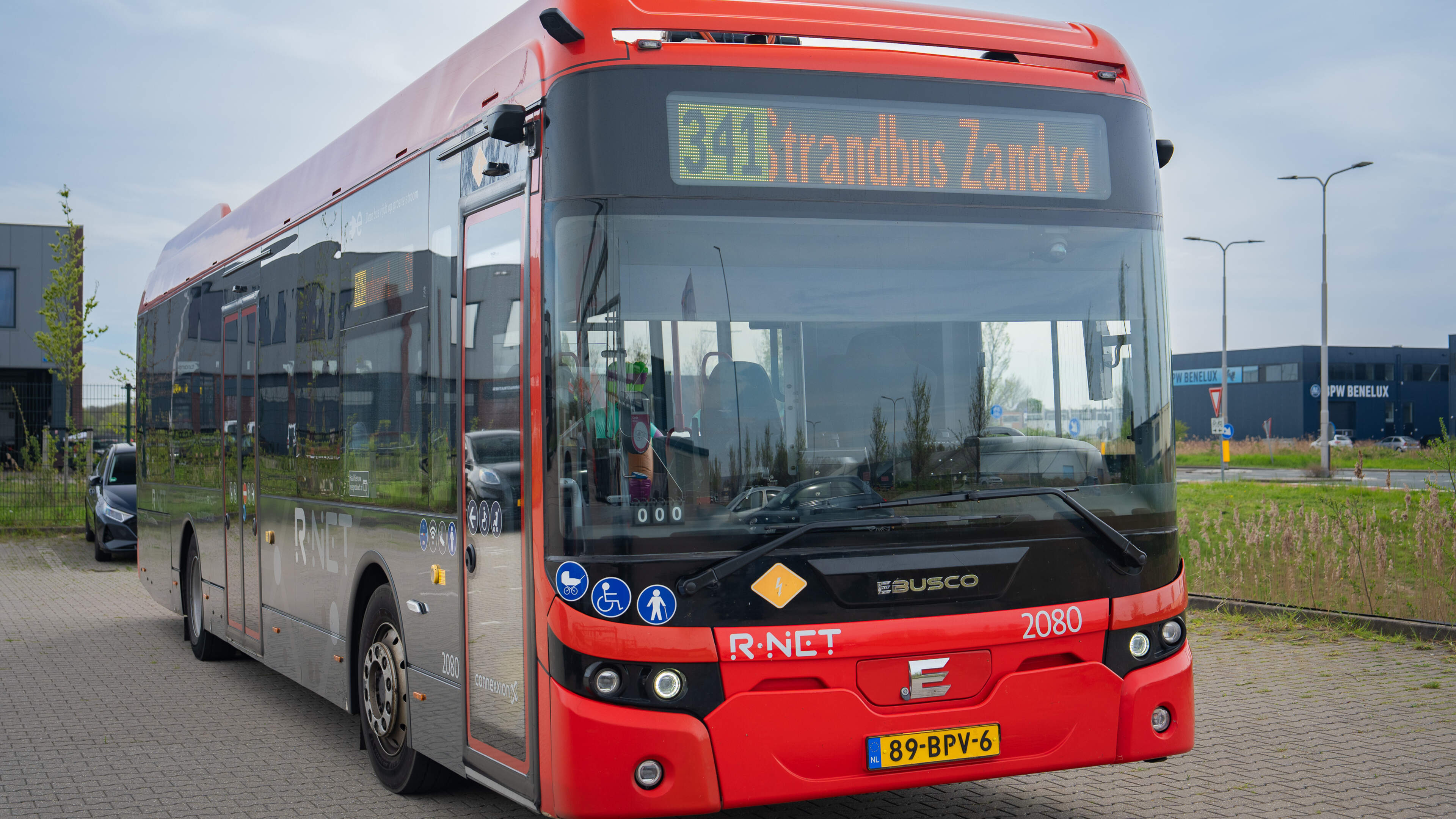 'Beach bus' from Haarlemmermeer to Bloemendaal and Zandvoort meant to spread crowds, but Vijfhuizen fears more traffic