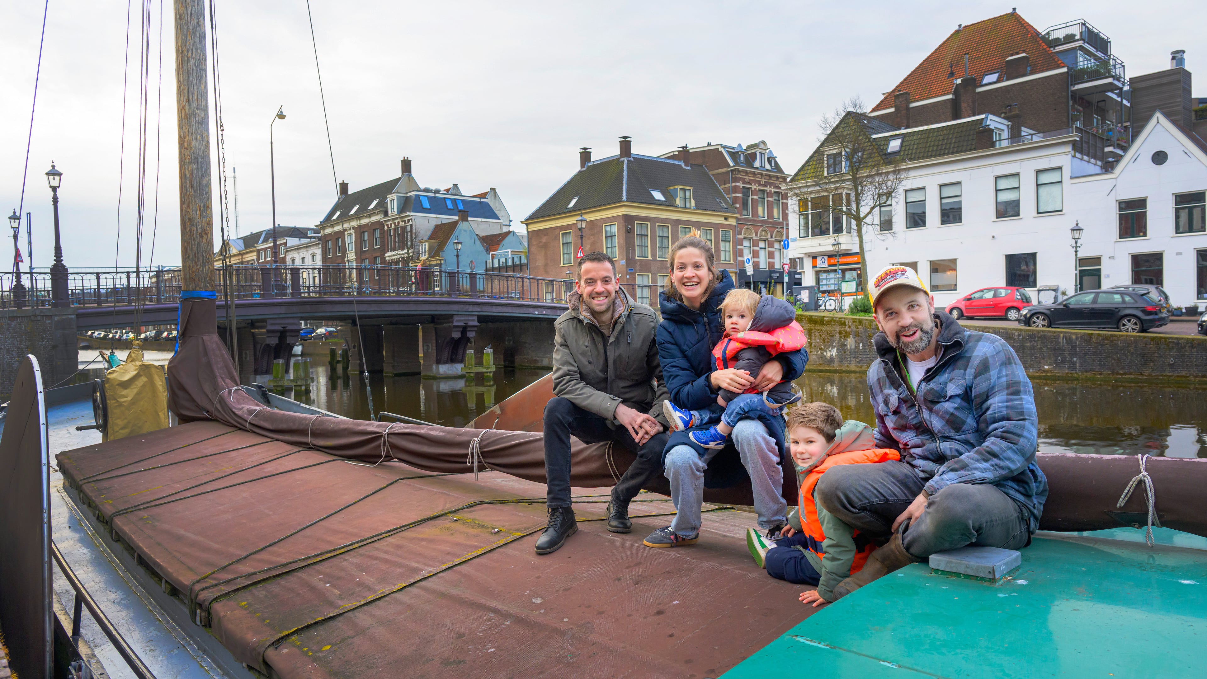 Het skûtsje moet doormidden: de strijd van de familie Van Dril rond een historisch scheepje dat vijftig centimeter te lang is