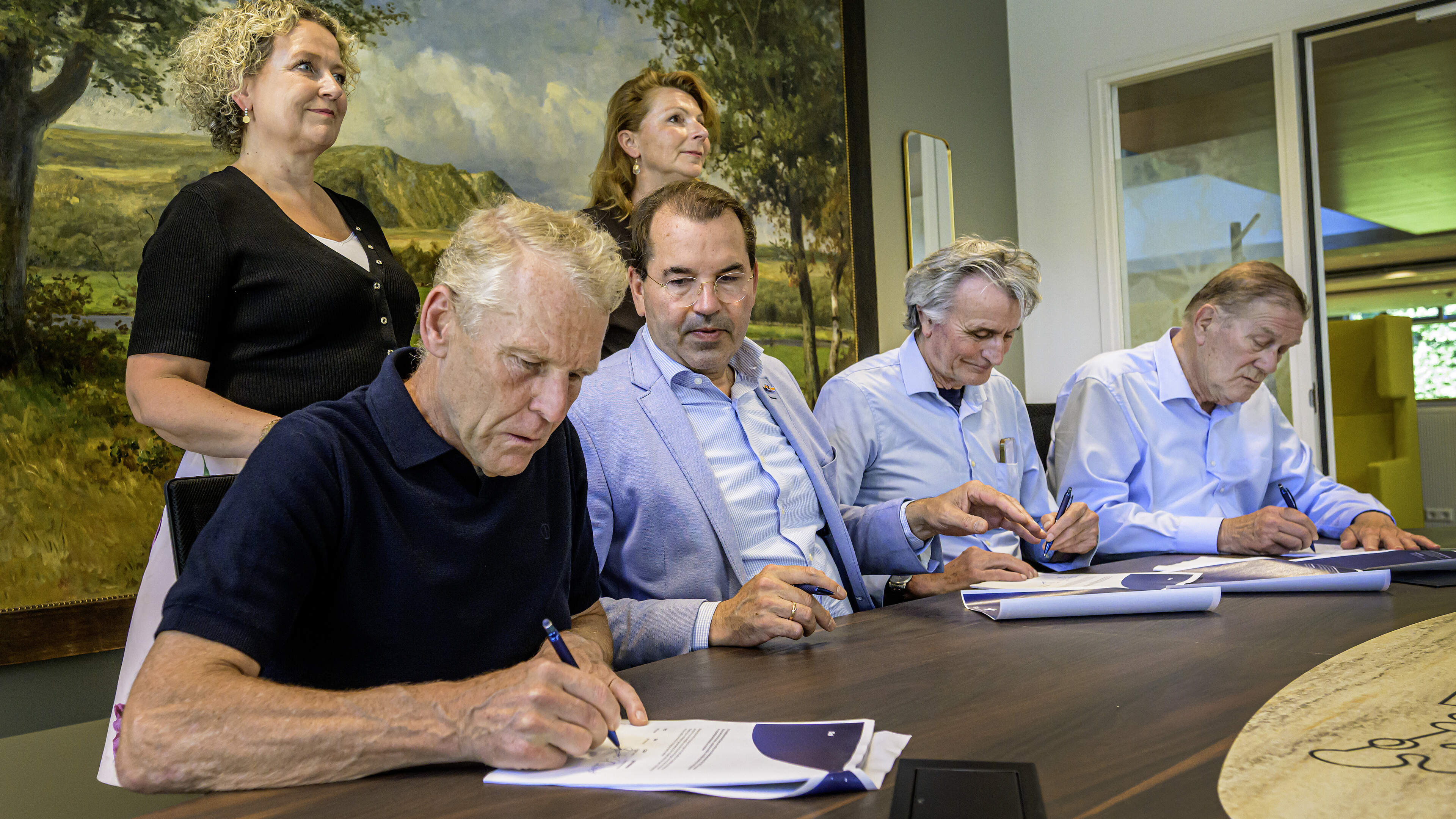 Bloemendaal coalition agreement prioritizes governance culture: 'Just Do It!' can be interpreted in two ways