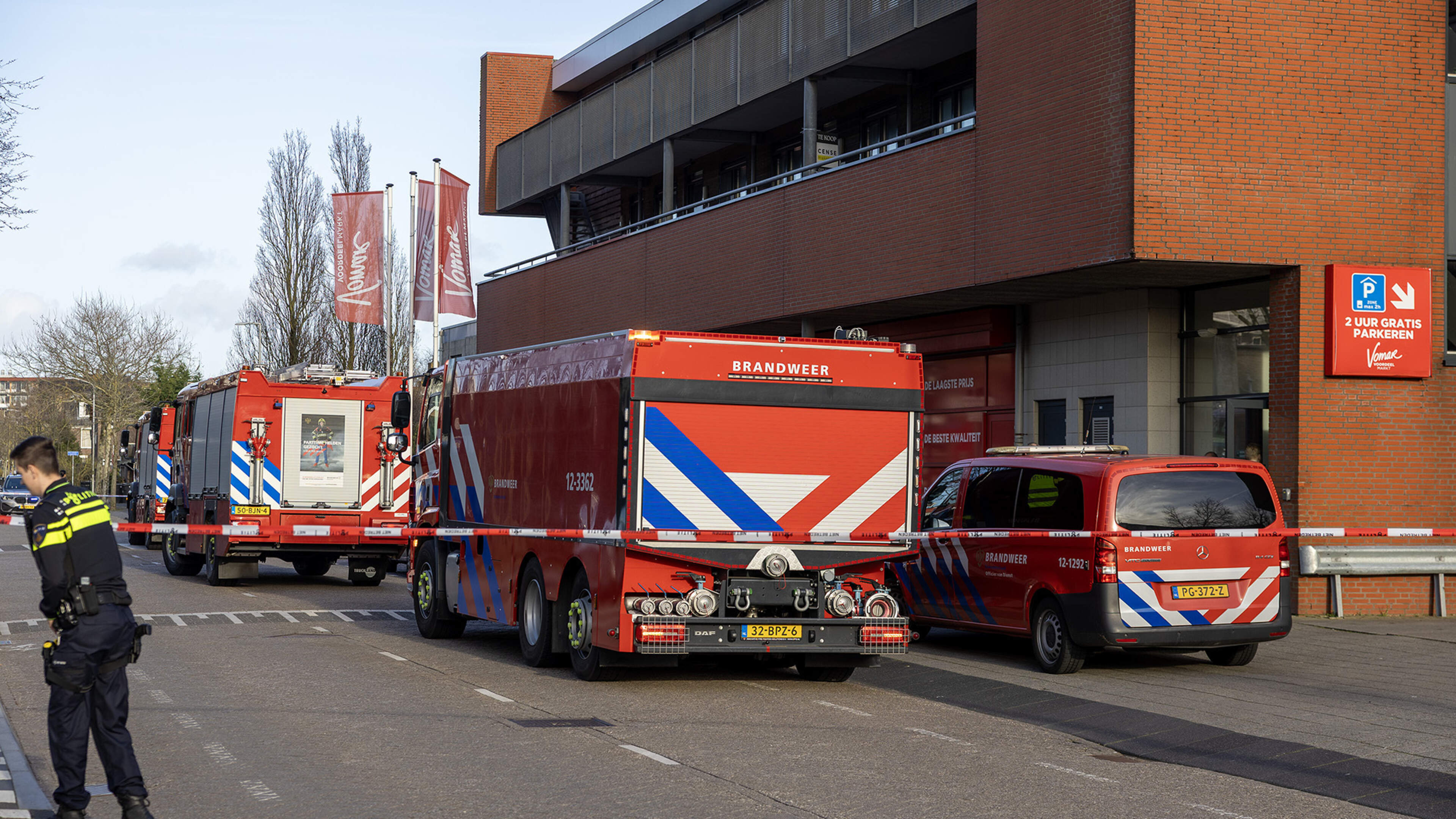 Smoke in Vomar supermarket in Zandvoort, store evacuated