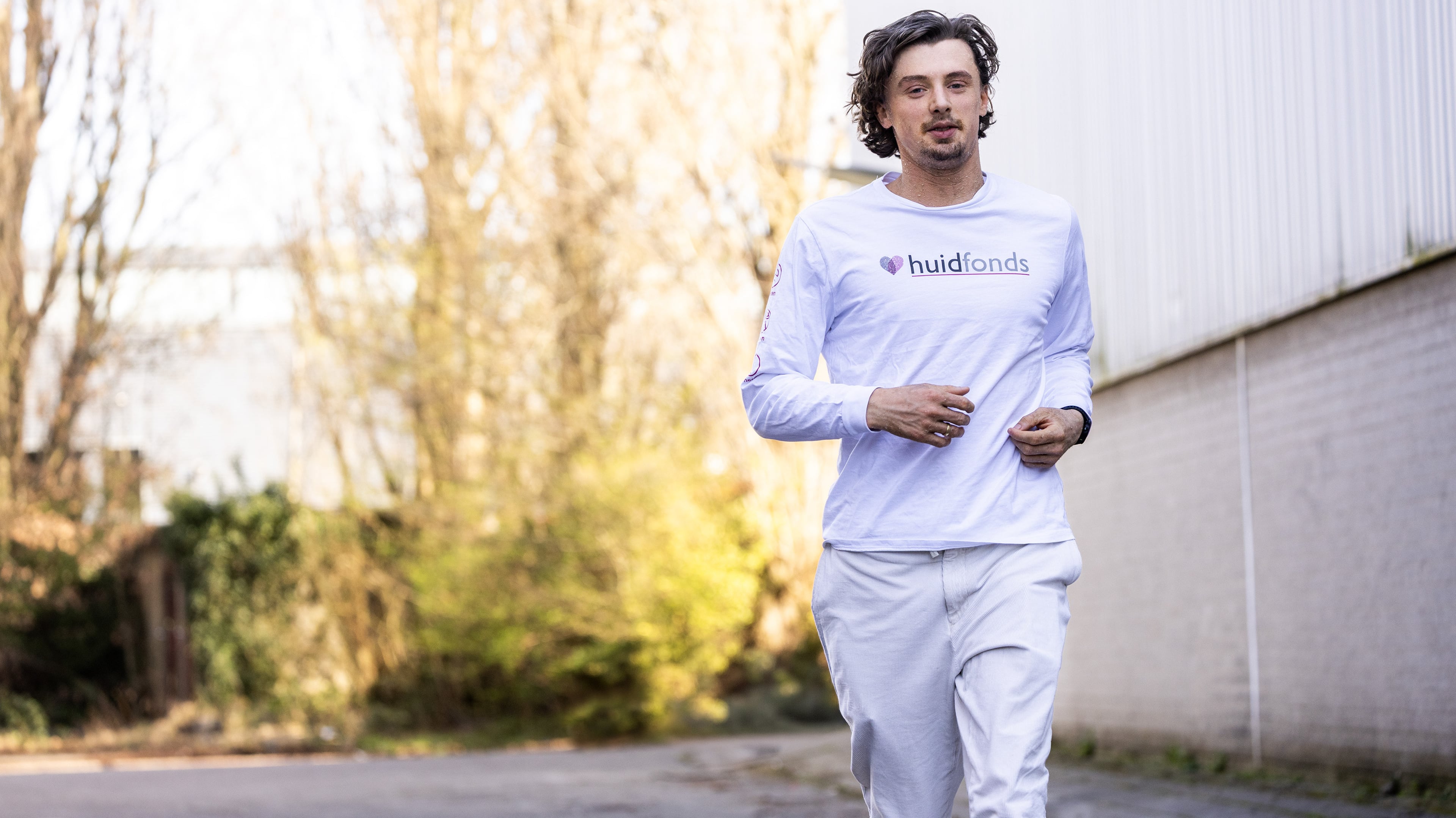 Joost Groen (26) runs to raise awareness for people with skin conditions, like himself: ‘You always see people staring’