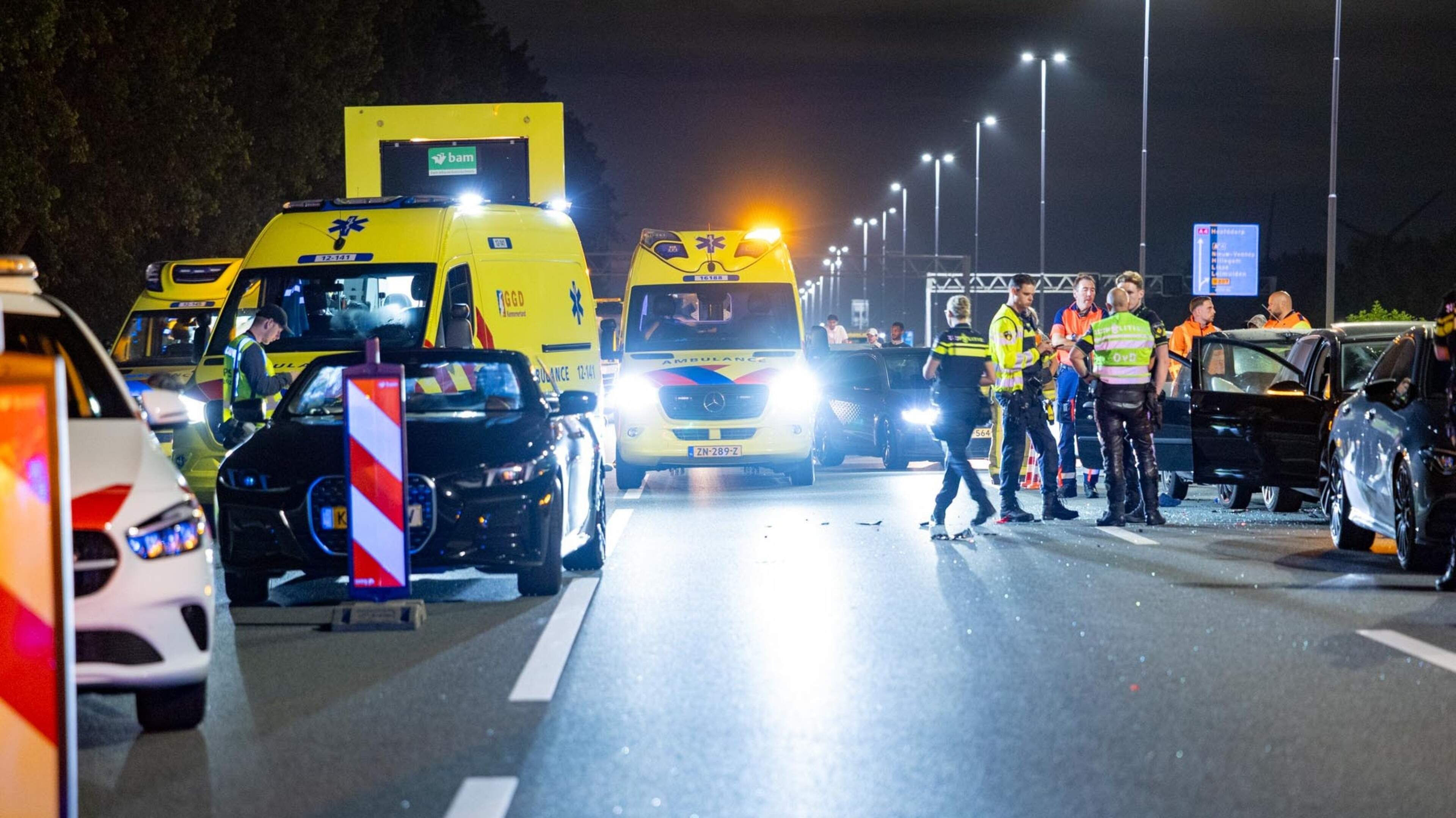 Two injured in three-vehicle crash on A4 near Weteringsbrug