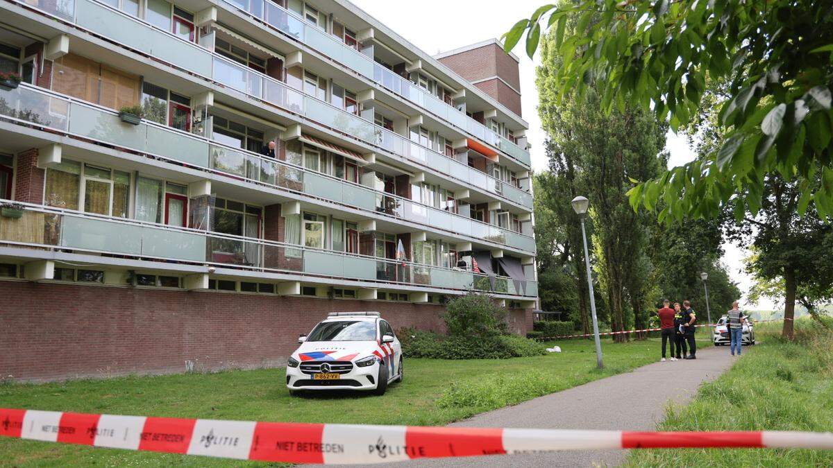 Aanhouding na val van flat in Haarlem, traumahelikopter ter plaatse