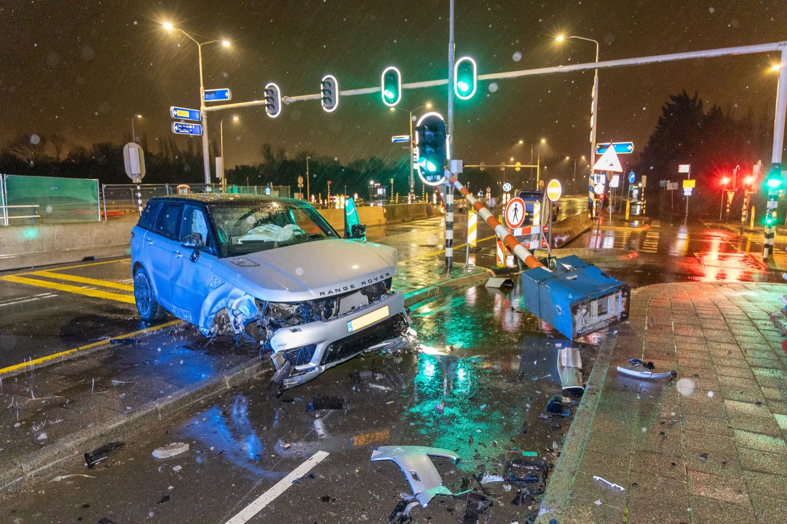 Veel schade bij ongeval op de N201 Cruquius, bestuurder aangehouden