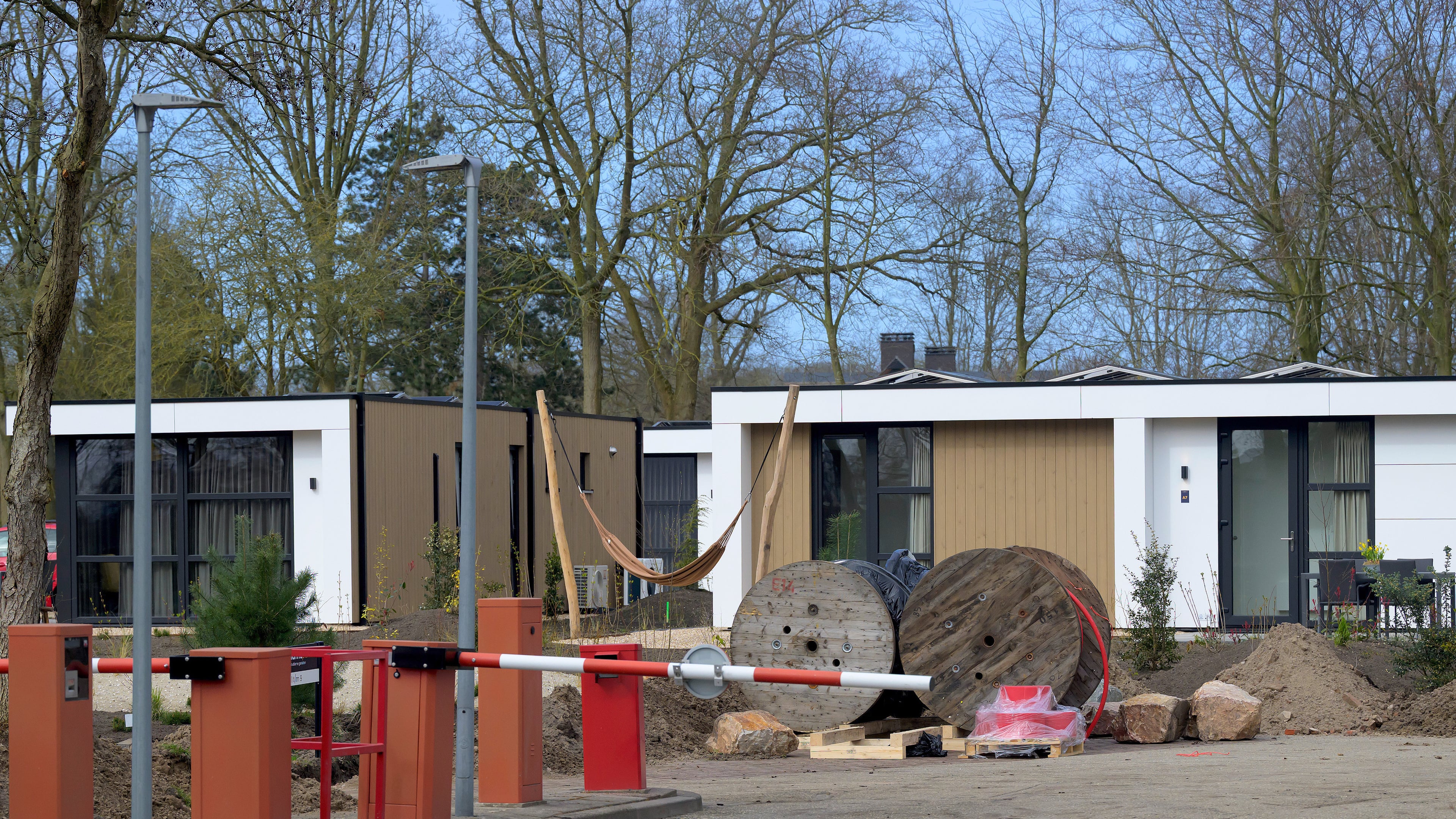 No new holiday bungalows at Vogelenzang campsite until October 1. Mistrust remains despite court promise